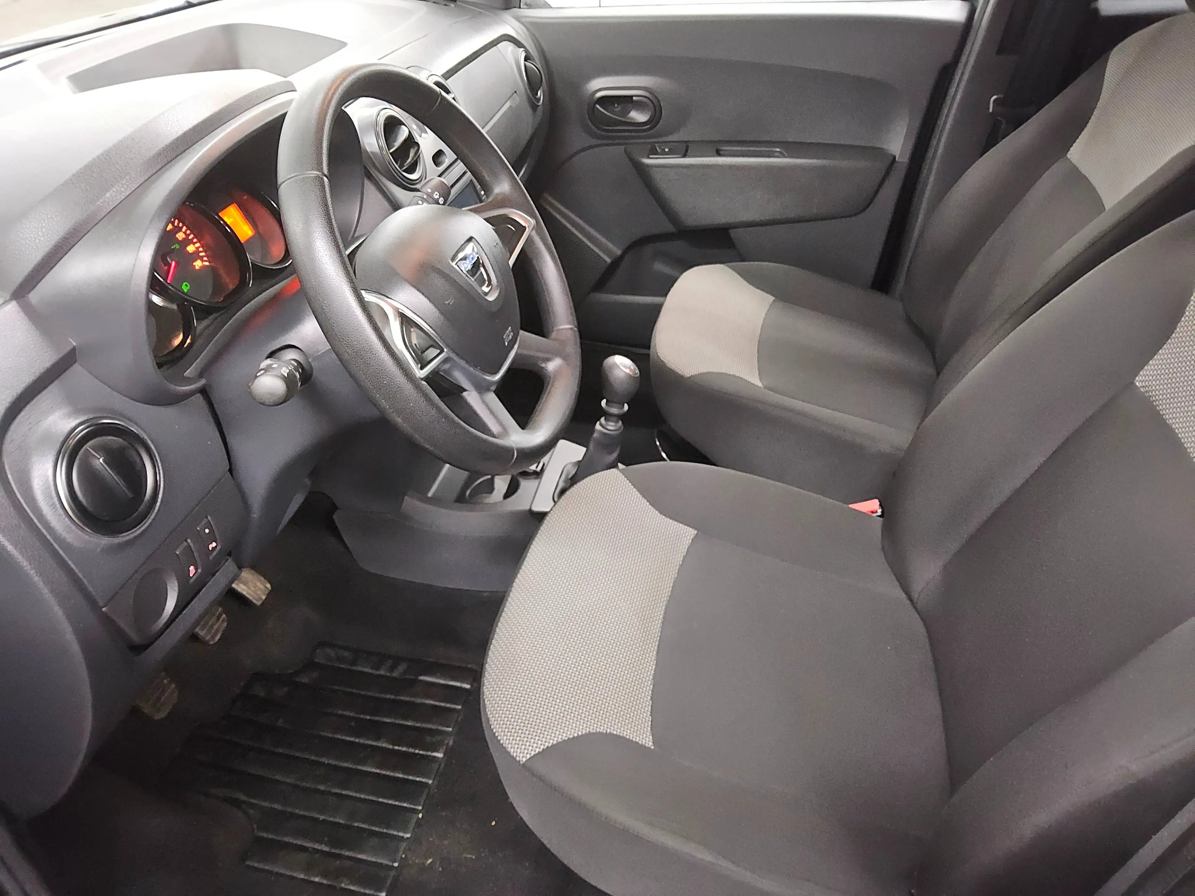 Dacia Lodgy 1.3 TCe Start 7-Sitze AHK Shz PDC — photo 8
