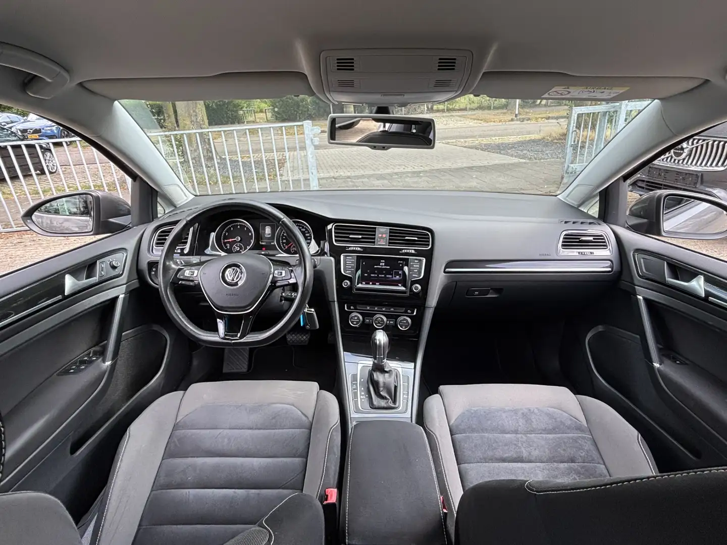 Volkswagen Golf 1.2 TSI DSG Highline PDC camera Gris - 2