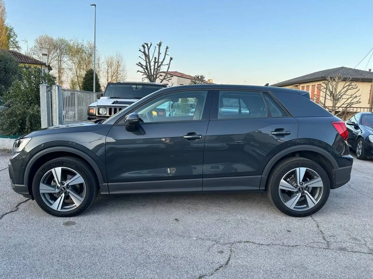 Audi Q2 30 TDI Business Szürke - 2