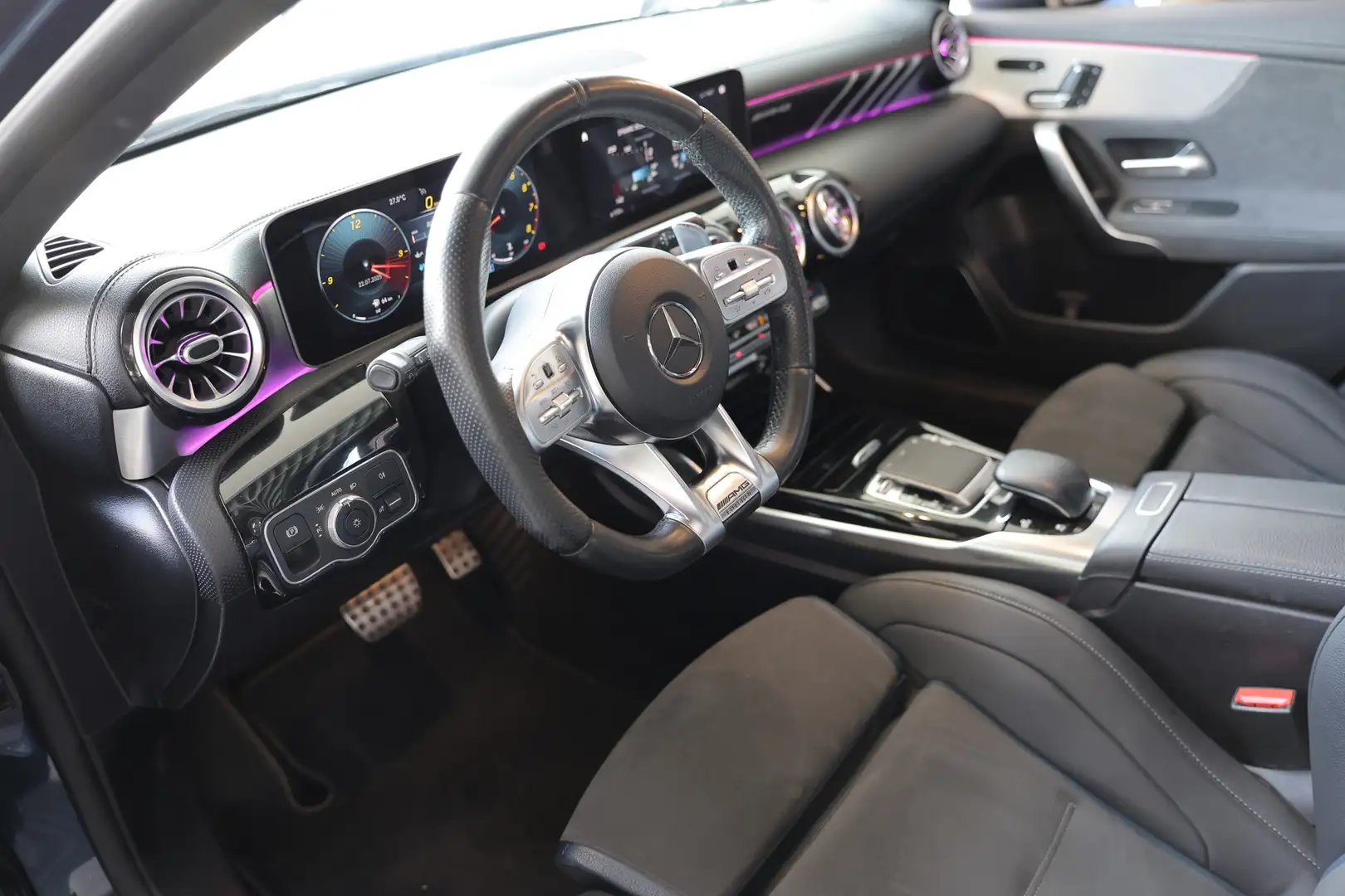 Mercedes-Benz A 35 AMG 4MATIC Premium BURMESTER PANO KUIPST ''19 Albastru - 2
