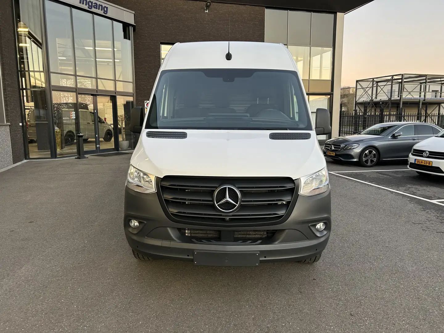 Mercedes-Benz Sprinter 317 CDI L3 H2 MBUX / 360 Camera / Geveerde stoel / Blanc - 2