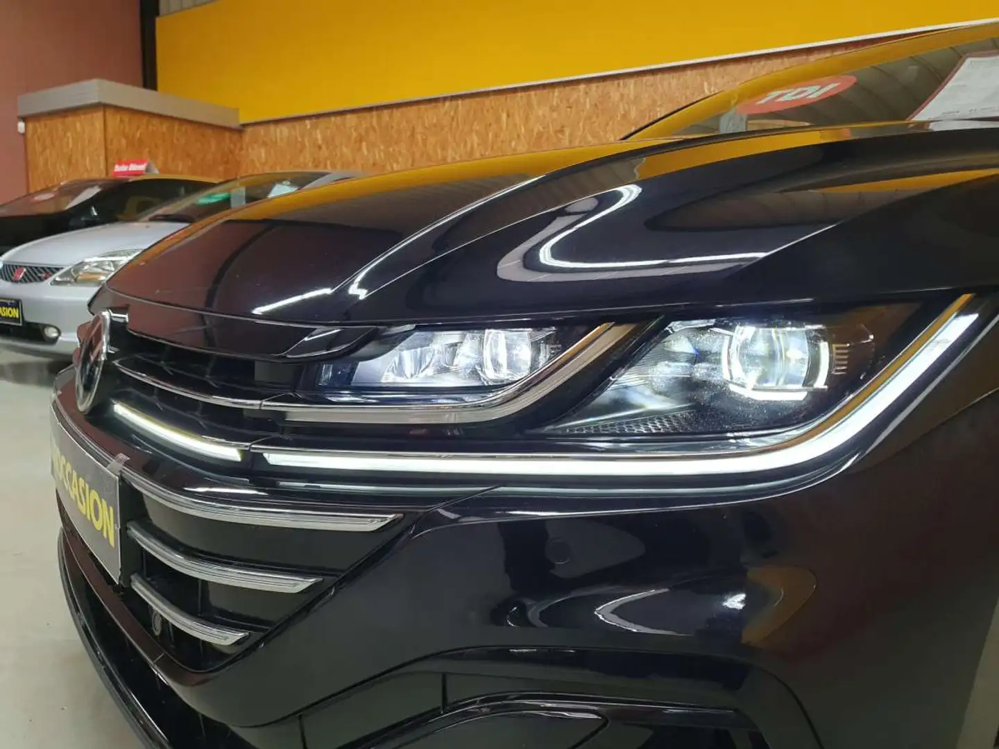 Volkswagen Arteon 2.0 TDI SHOOTING BREAK  200CV DSG 7-G R-LINE 4MOTI Zwart - 2