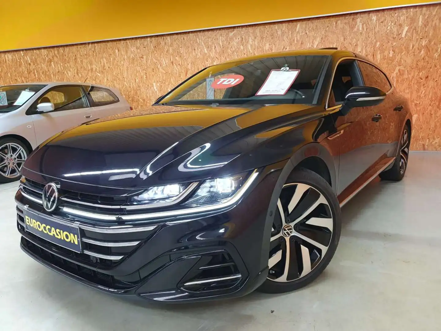 Volkswagen Arteon 2.0 TDI SHOOTING BREAK  200CV DSG 7-G R-LINE 4MOTI Zwart - 1
