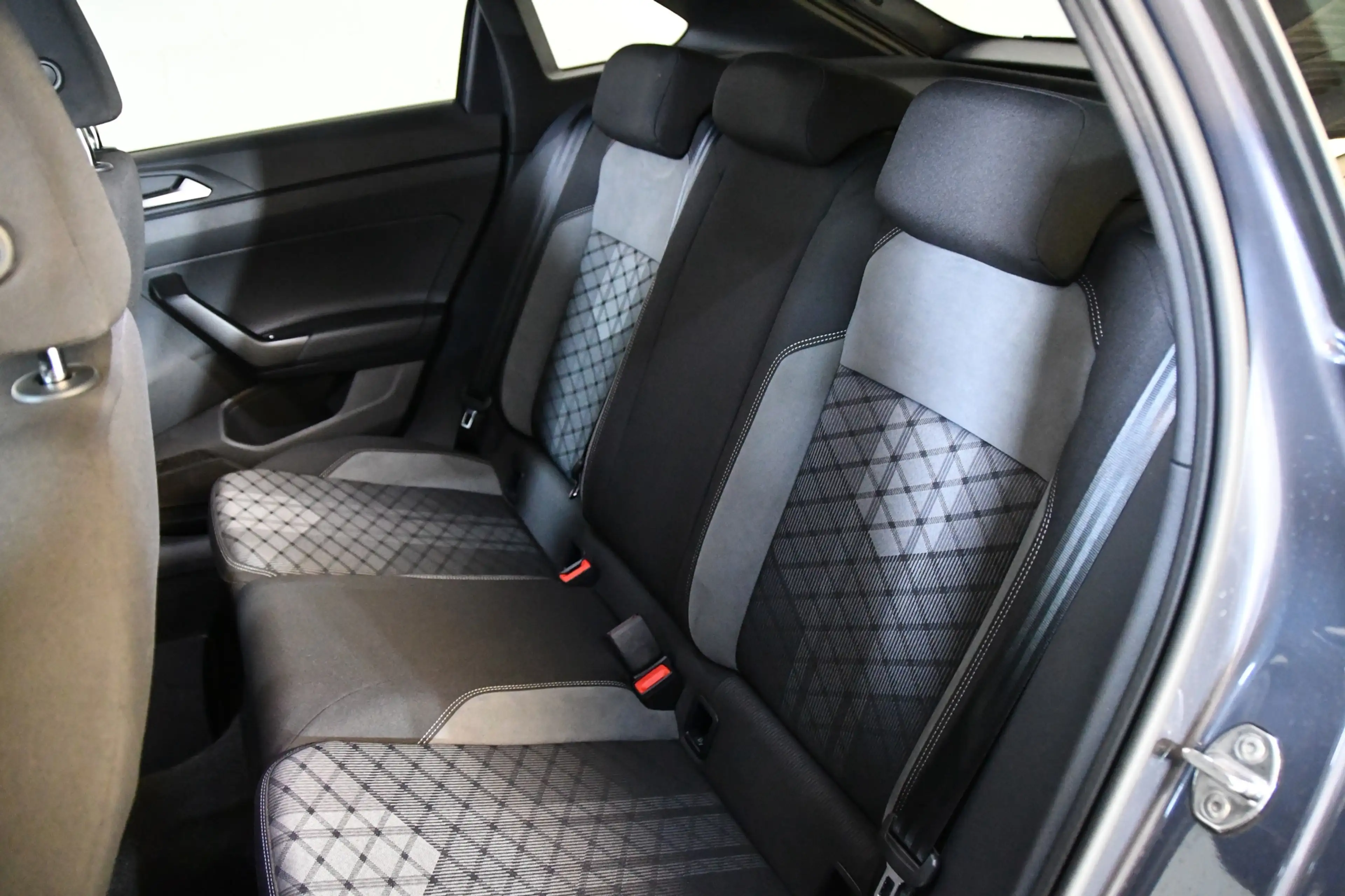 Volkswagen Taigo 1.5 R-Line Schuifkanteldak, Apple Carplay — photo 6