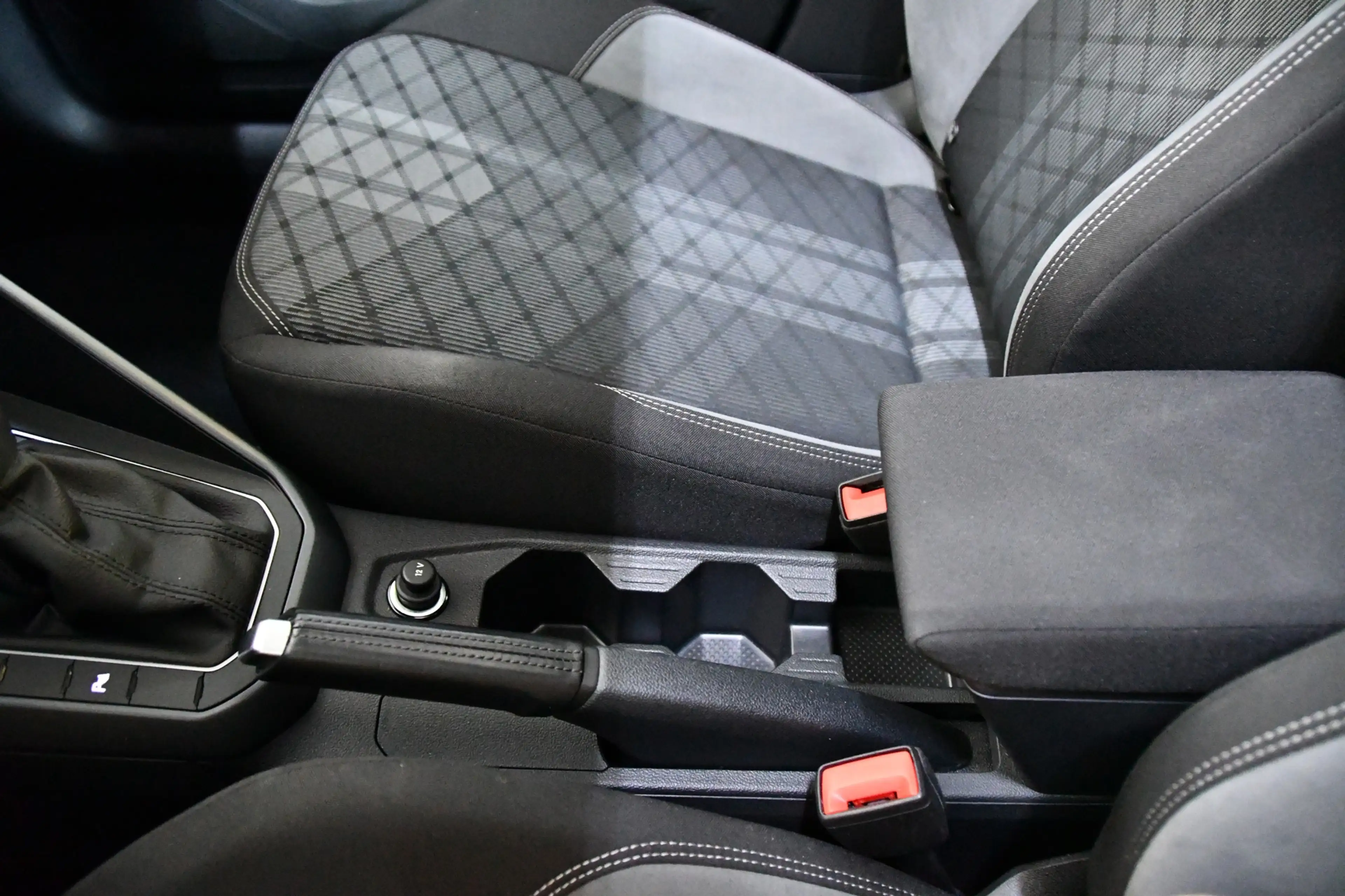 Volkswagen Taigo 1.5 R-Line Schuifkanteldak, Apple Carplay — photo 11