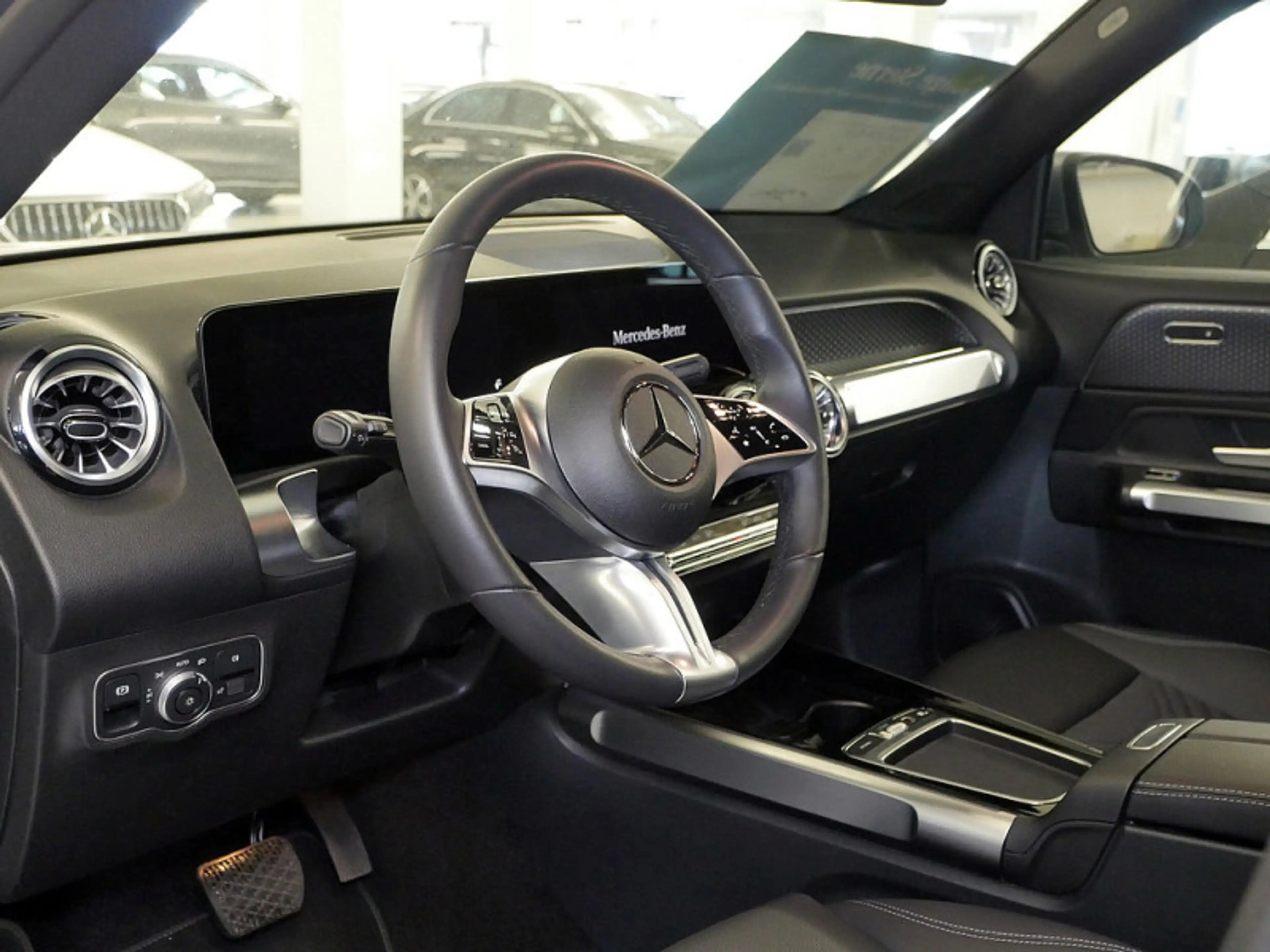 Mercedes-Benz GLB 200 d // PROGRESSIVE DISTR KAMERA SPUR PDC — photo 9