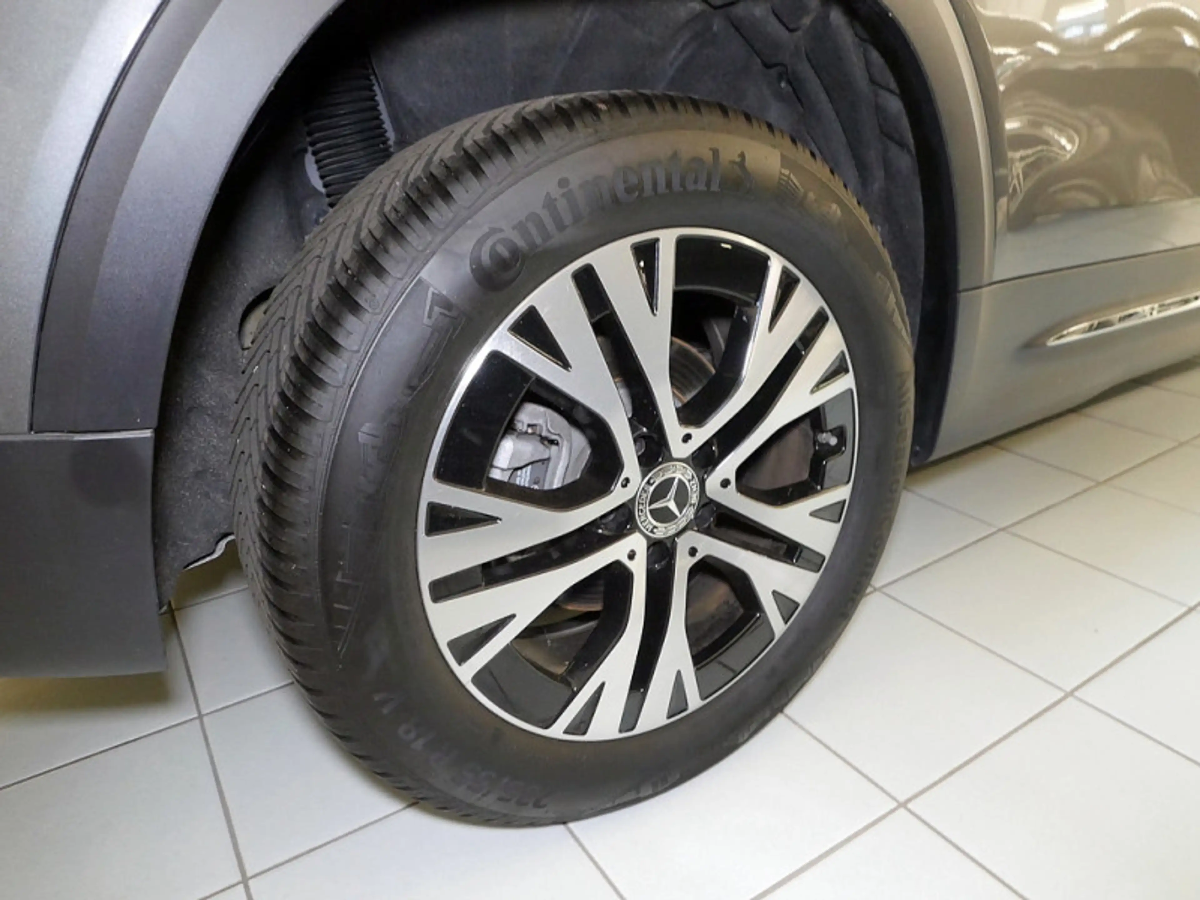Mercedes-Benz GLB 200 d // PROGRESSIVE DISTR KAMERA SPUR PDC — photo 8