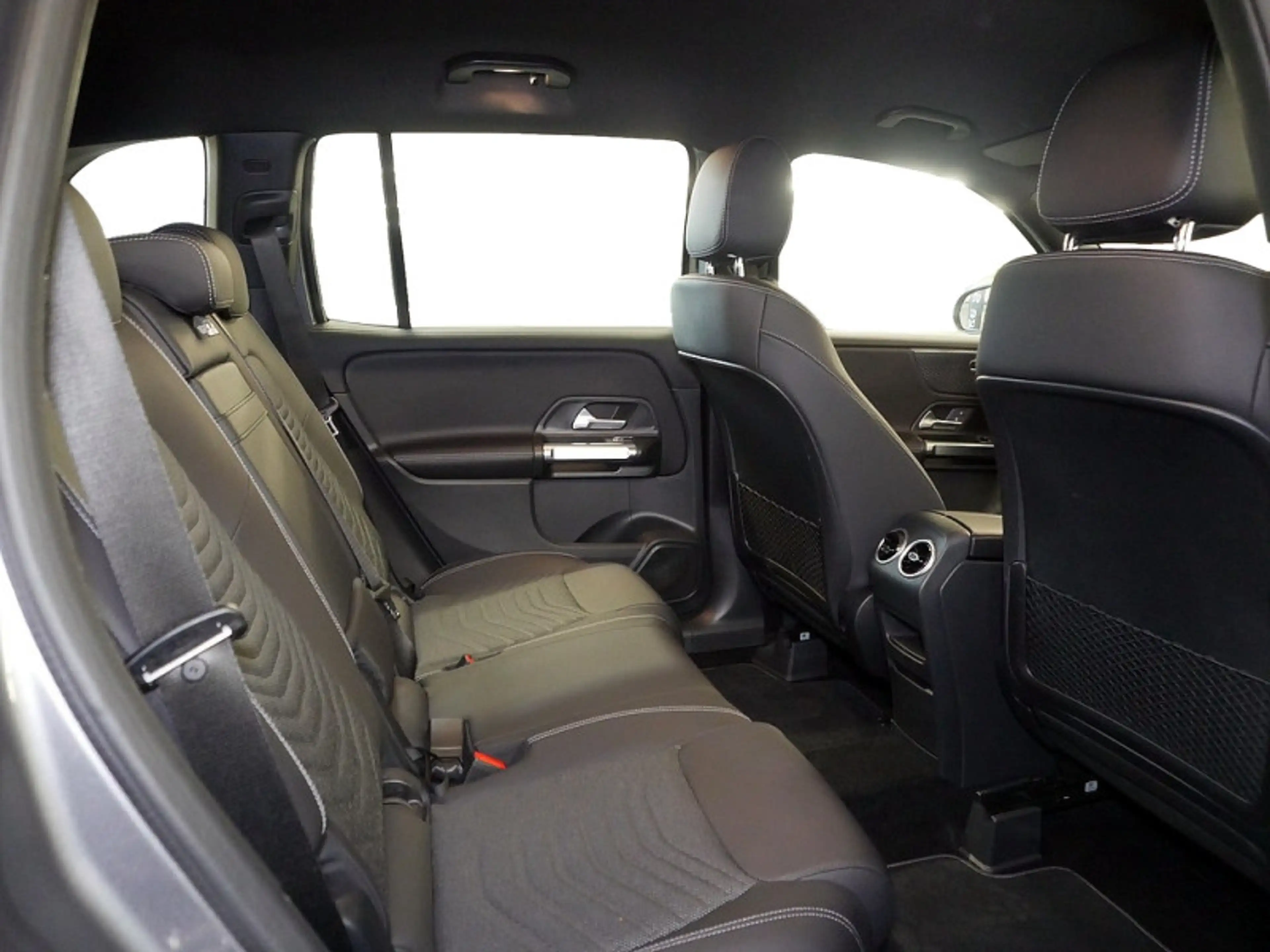 Mercedes-Benz GLB 200 d // PROGRESSIVE DISTR KAMERA SPUR PDC — photo 5