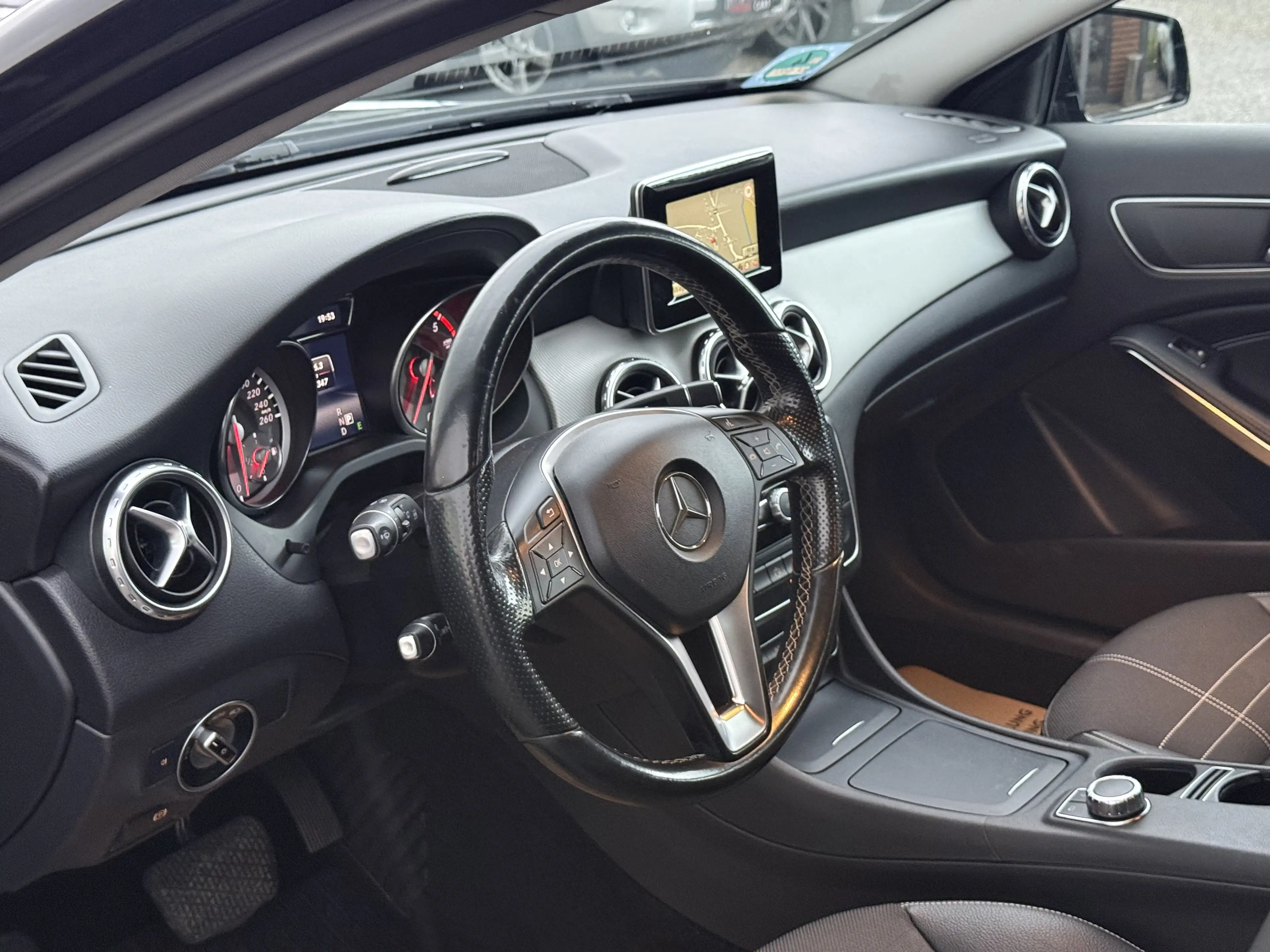 Mercedes-Benz GLA 220 AMG-Line — photo 10