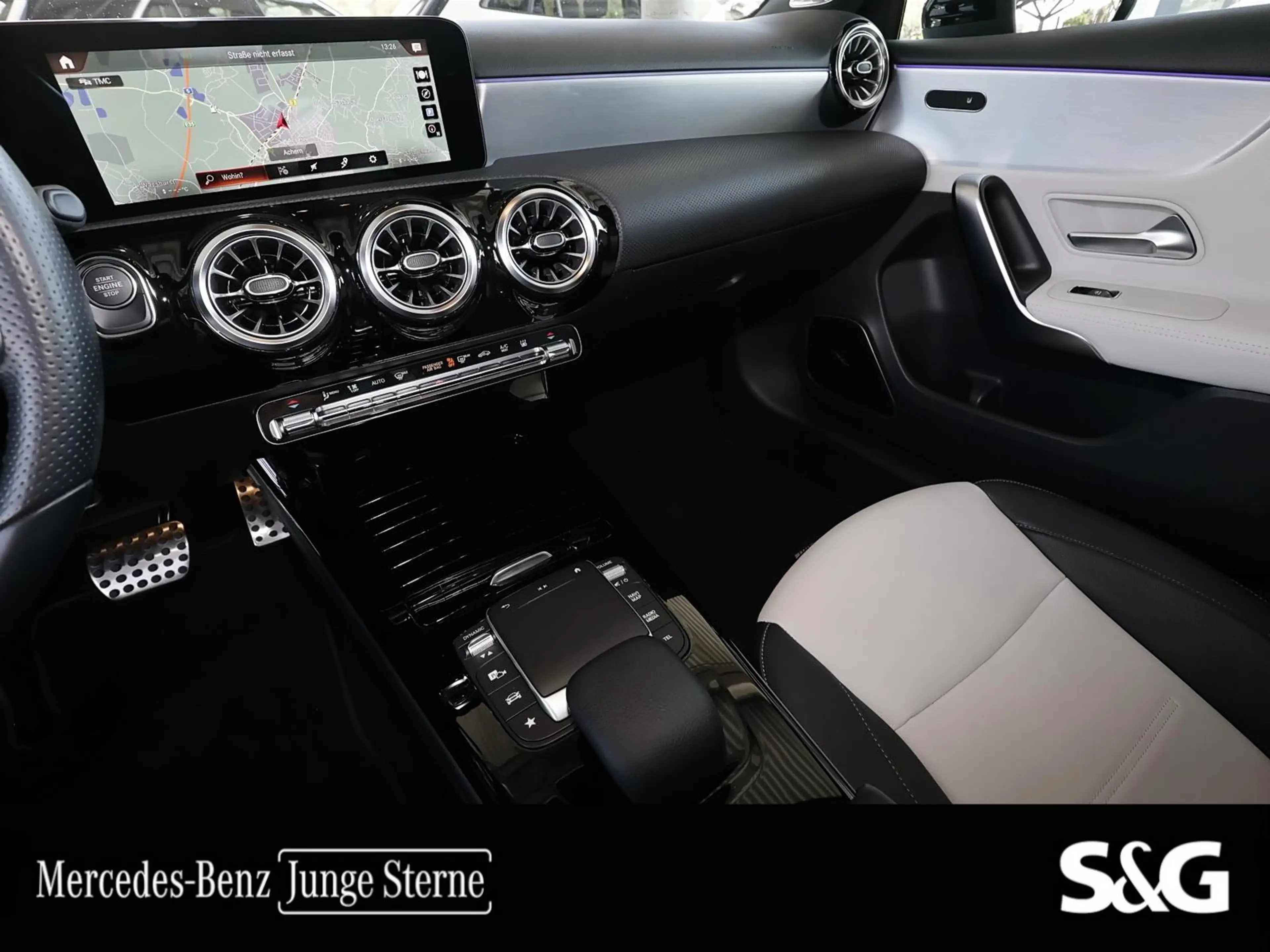 Mercedes-Benz A 250 e AMG LEDERGRAU+PANO+360°+M-LED+HIFI+DISTR — photo 12