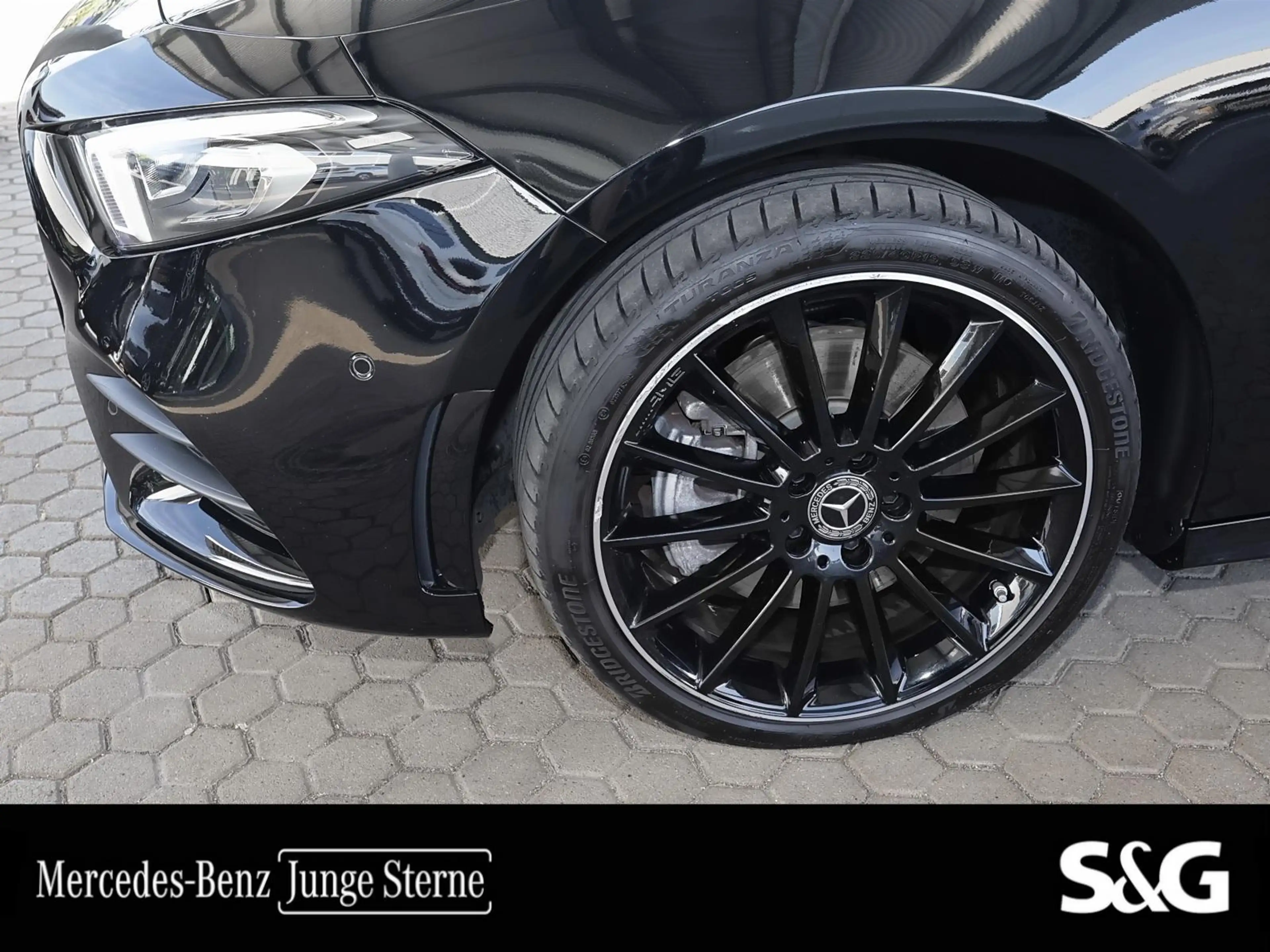 Mercedes-Benz A 250 e AMG LEDERGRAU+PANO+360°+M-LED+HIFI+DISTR — photo 5
