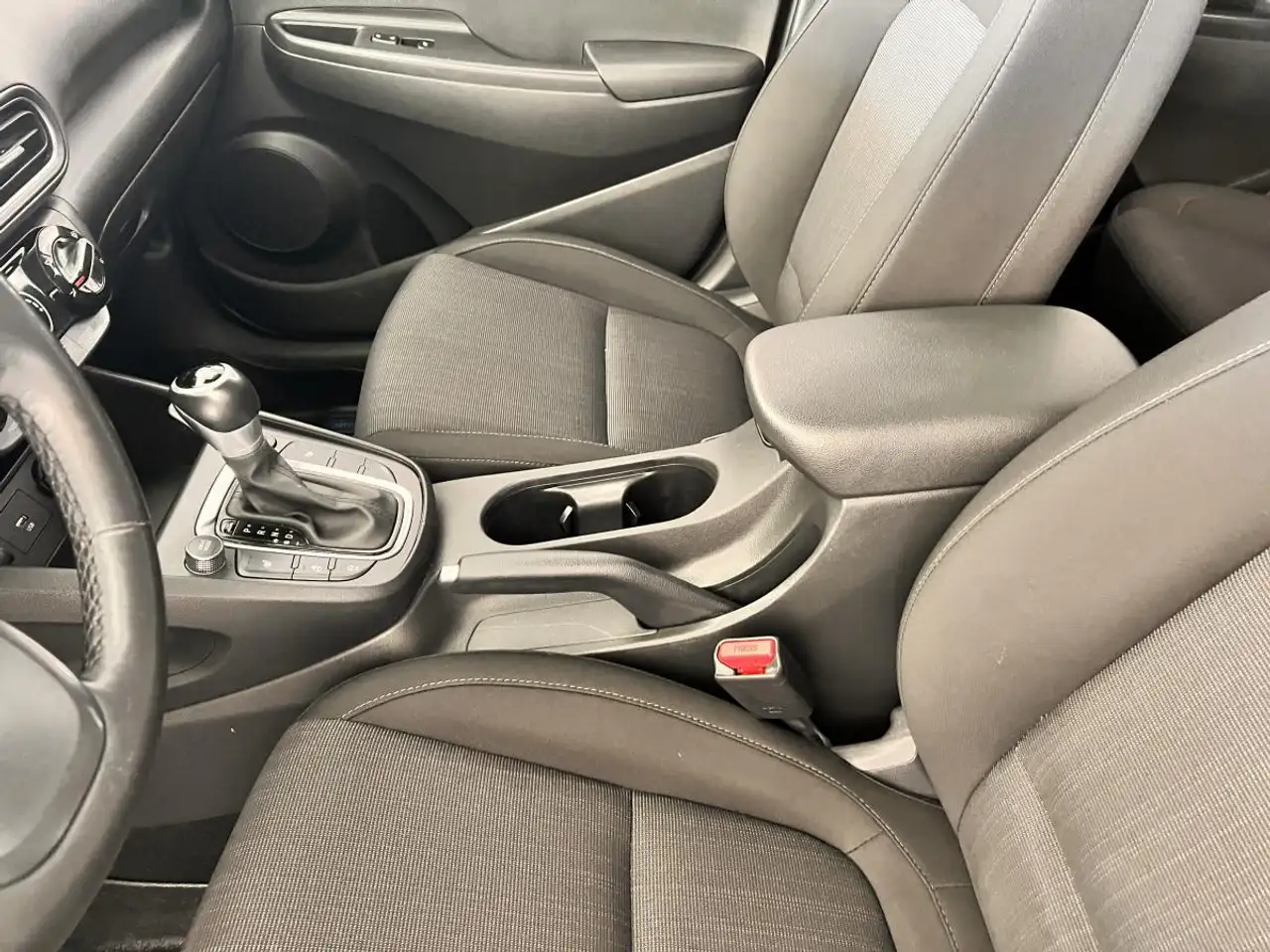 Hyundai KONA photo Hyundai KONA