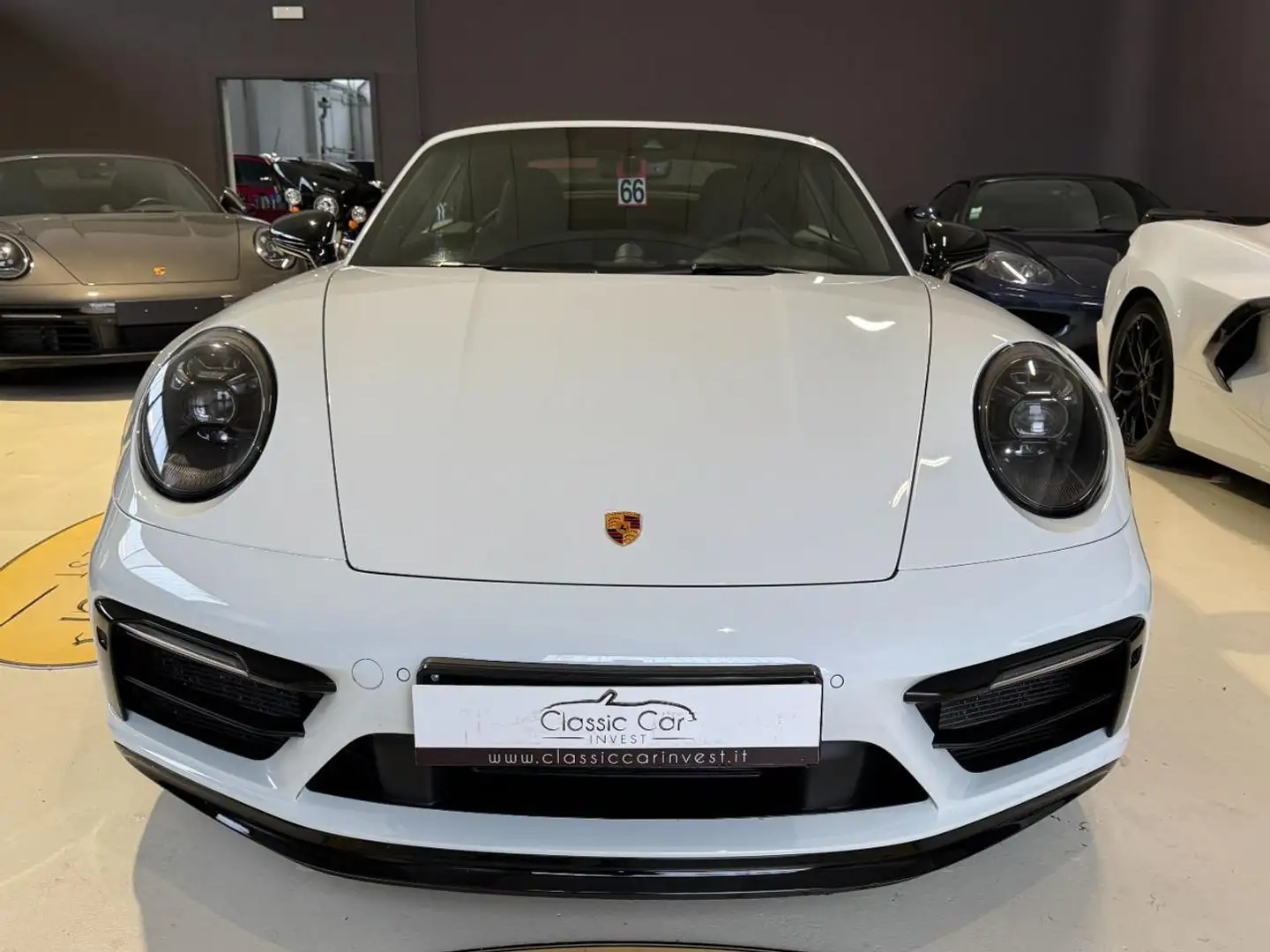 Porsche 911 992 Carrera 2 GTS Cabriolet Blanc - 2