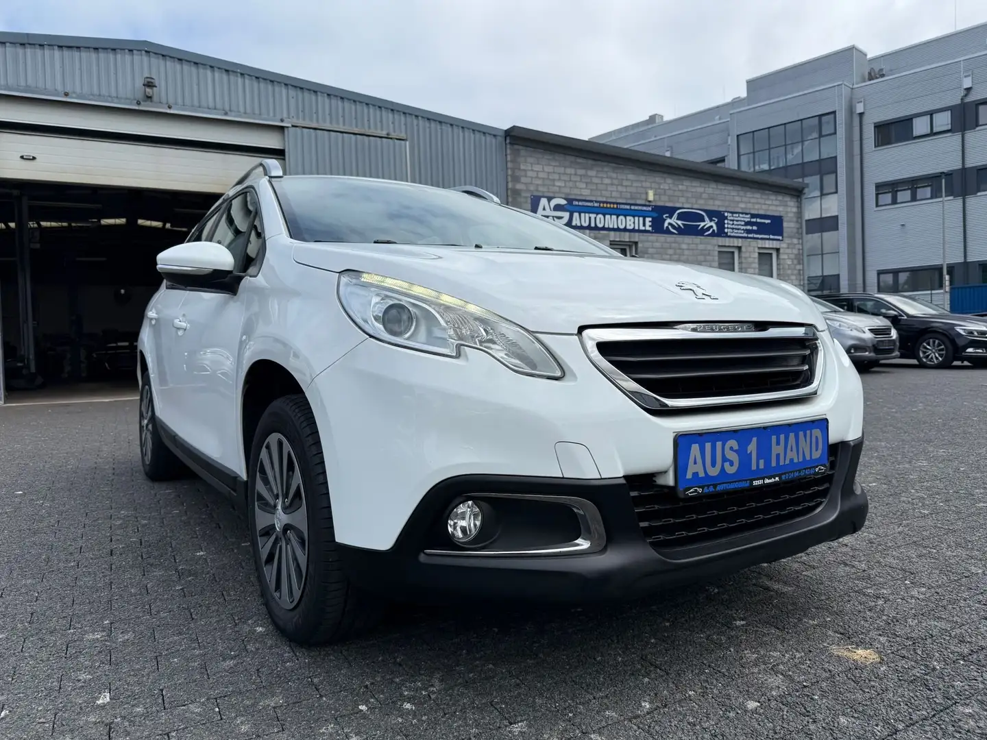 Peugeot 2008 Active AUTOMATIK TEMPOMAT/SHZ/KLIMA/AHK/PDC 1HAND! Weiß - 1