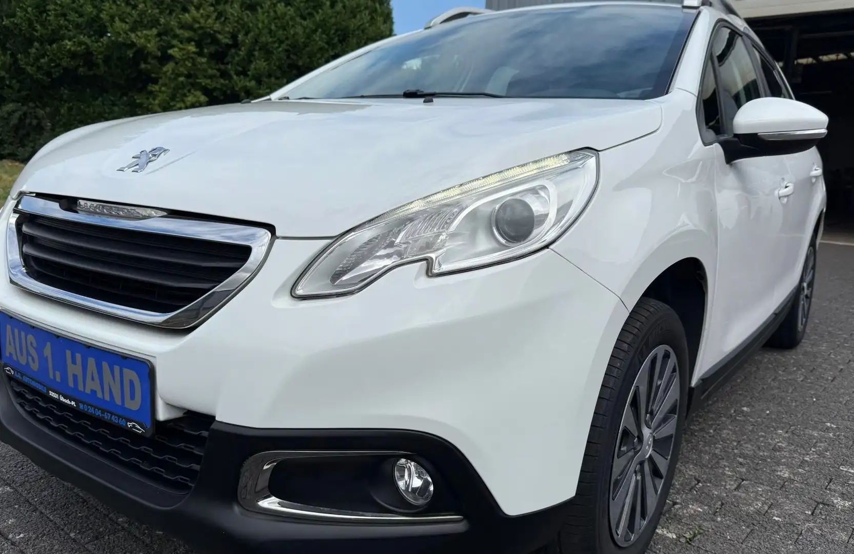 Peugeot 2008 Active AUTOMATIK TEMPOMAT/SHZ/KLIMA/AHK/PDC 1HAND! Weiß - 2