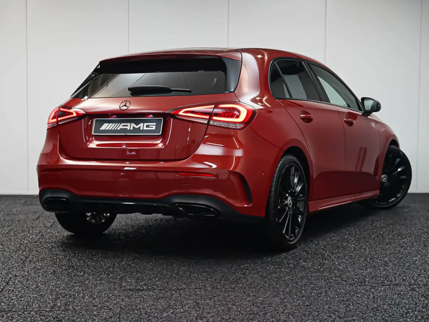 Mercedes-Benz A 180 A AMG Line | NIGHT | 19 inch AMG | Distronic Rouge - 2