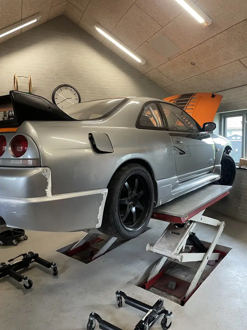 Nissan Skyline R33 GT-R Argintiu - 2