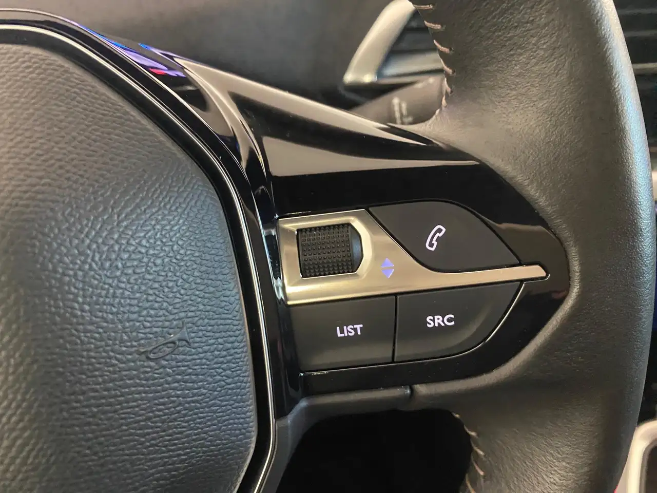 Peugeot 3008 1.2 PureTech 130 Allure LED*NAVI*RFK 96 kW (131... 19