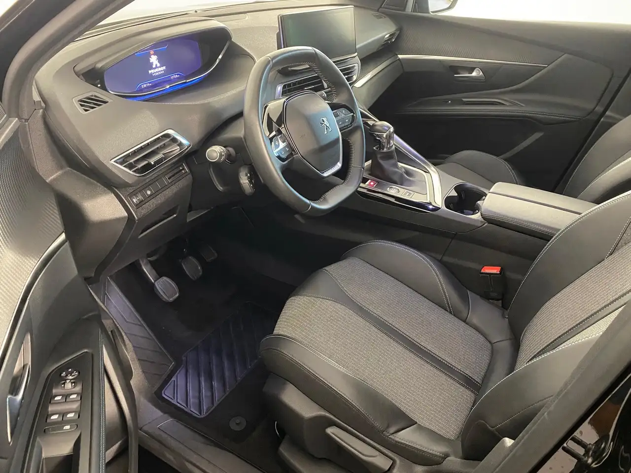 Peugeot 3008 1.2 PureTech 130 Allure LED*NAVI*RFK 96 kW (131... 4