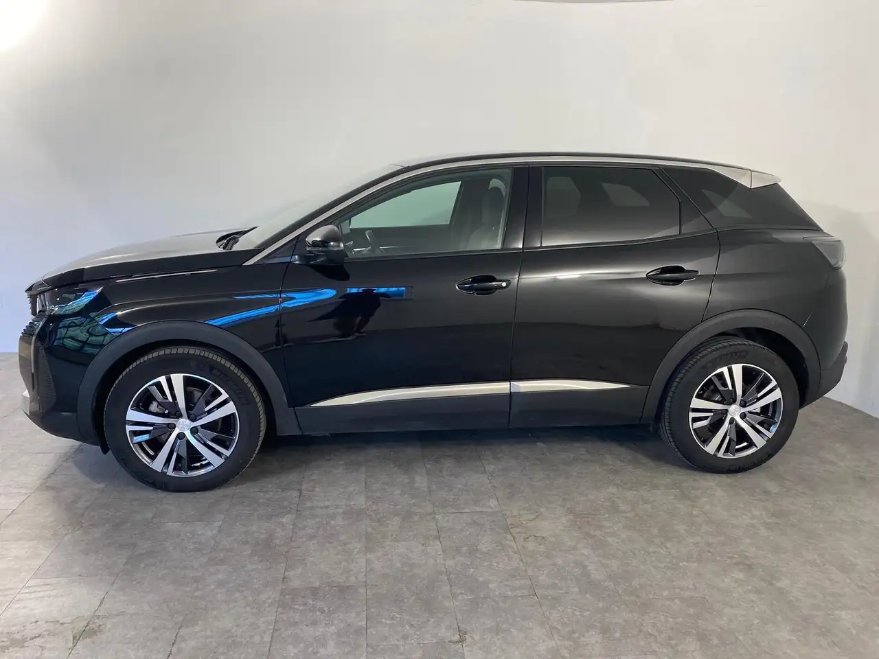 Peugeot 3008 1.2 PureTech 130 Allure LED*NAVI*RFK 96 kW (131... 2