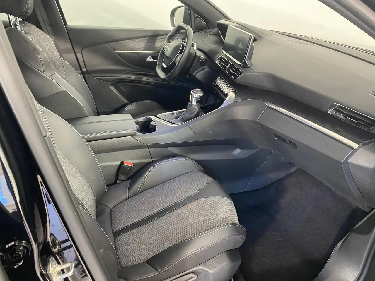 Peugeot 3008 1.2 PureTech 130 Allure LED*NAVI*RFK 96 kW (131... 5