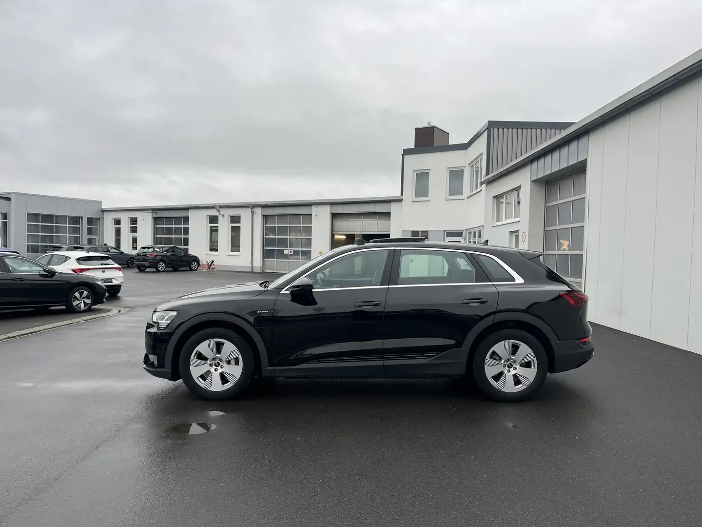 Audi e-tron quattro 164€ m. 20% Anzahlung AHK Navi Virtual C Schwarz - 2