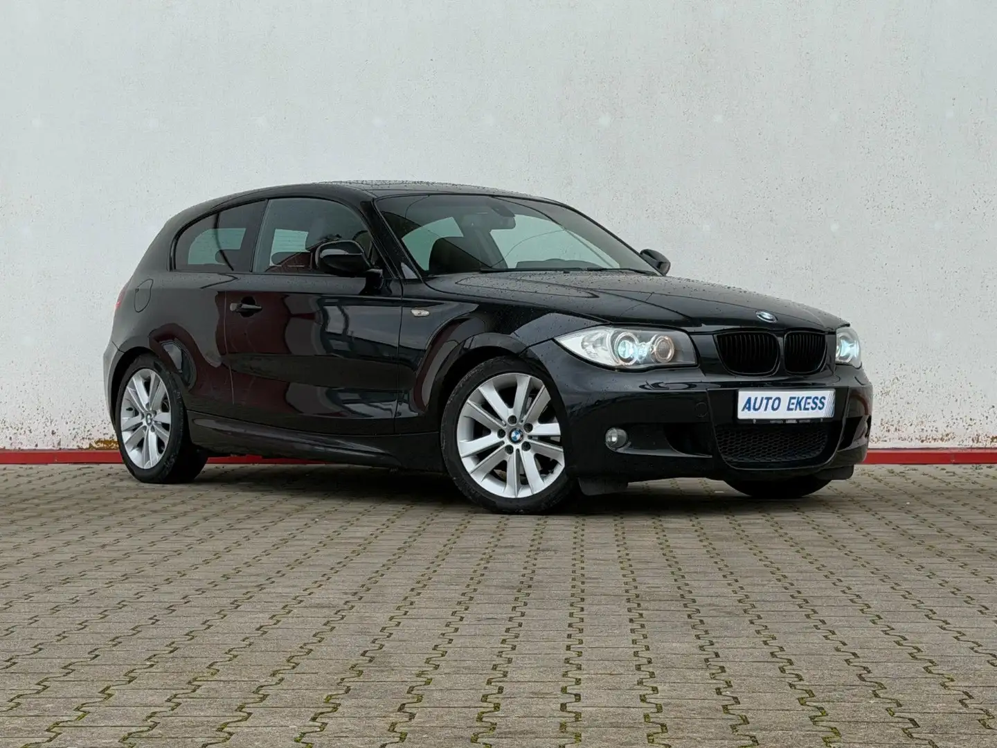 BMW 118 d M Sport Lim. Aut. XENON*PANO*TEMP* Černá - 1