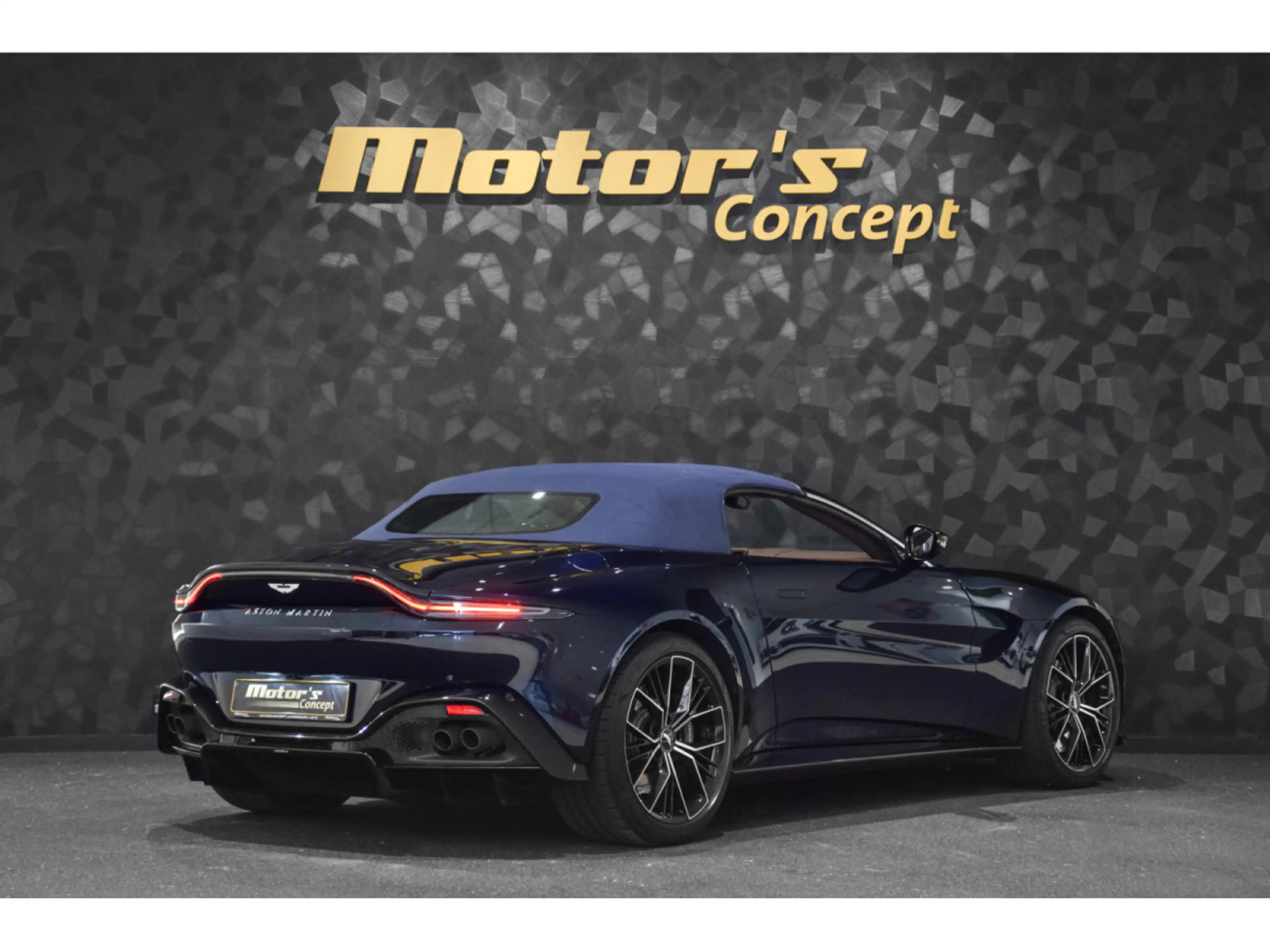 Aston Martin V8 Vantage  ROADSTER - Ultramarine Black — photo 4