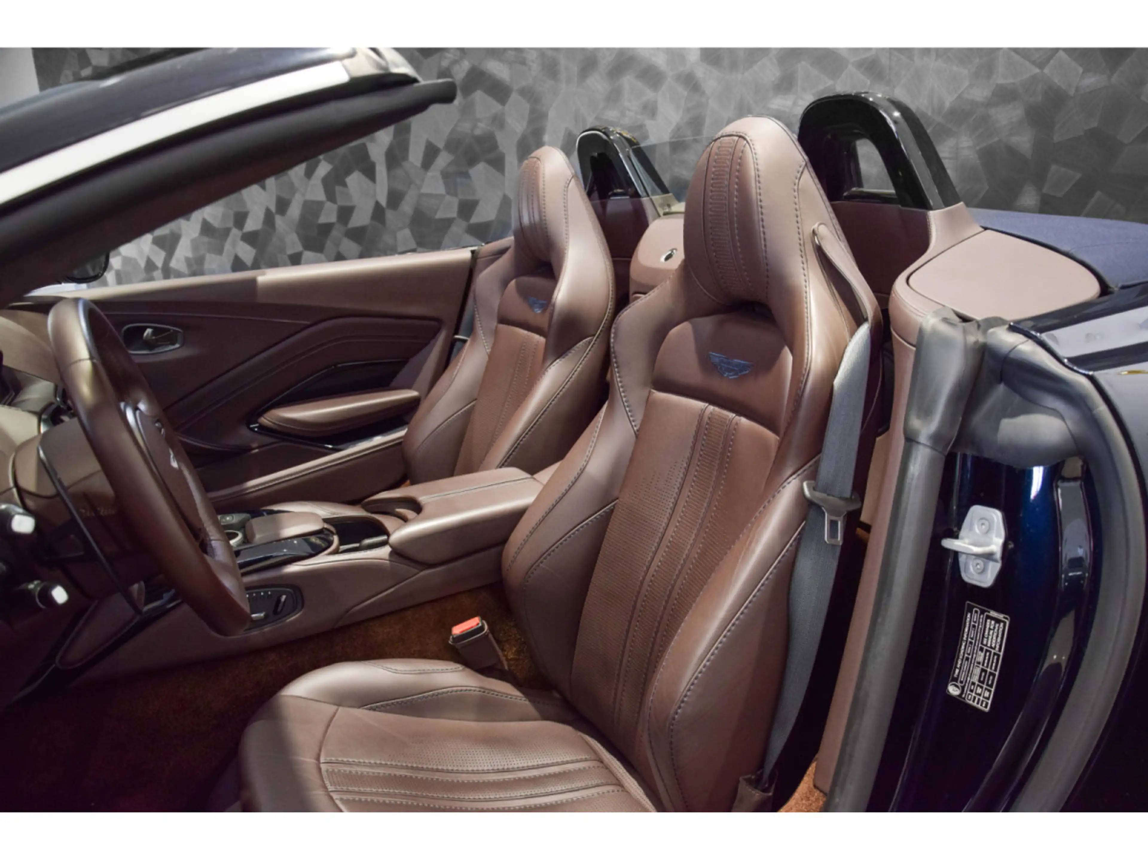 Aston Martin V8 Vantage  ROADSTER - Ultramarine Black — photo 9