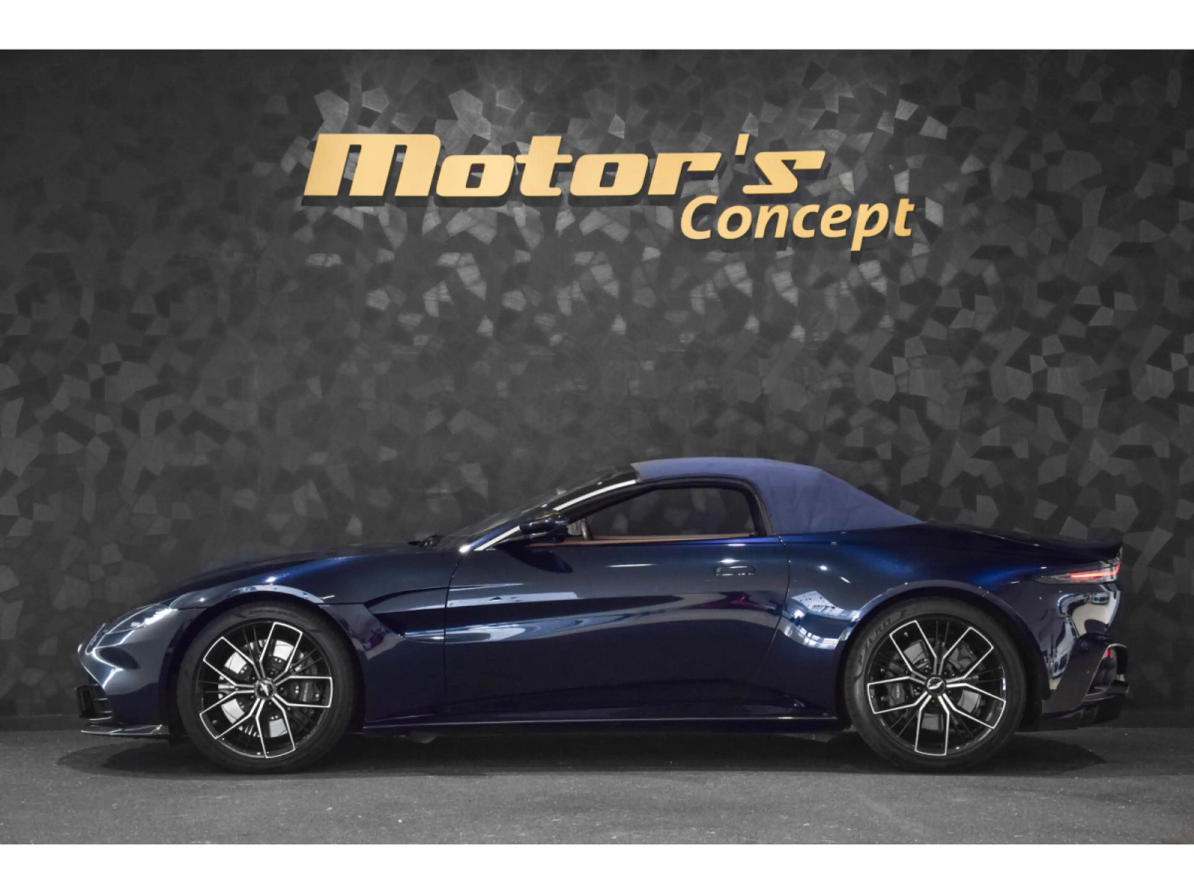 Aston Martin V8 Vantage  ROADSTER - Ultramarine Black — photo 3