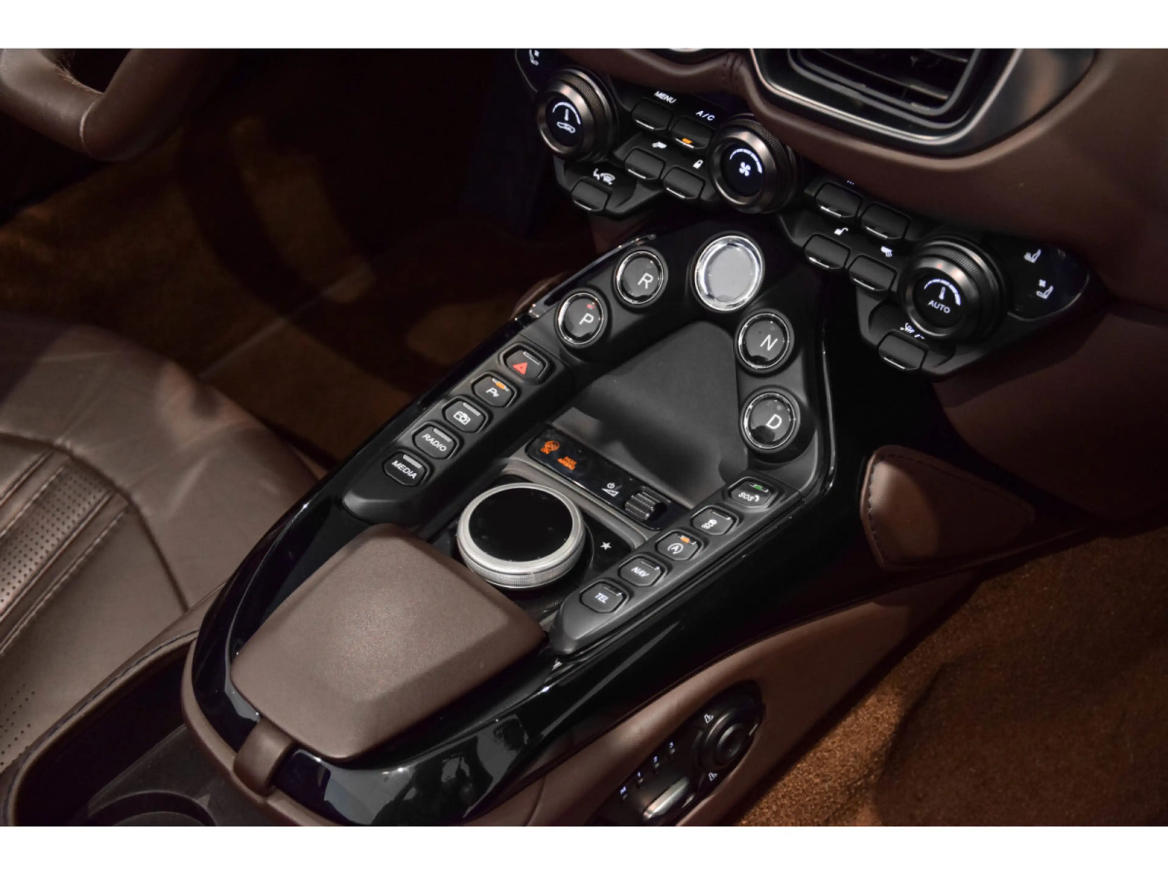 Aston Martin V8 Vantage  ROADSTER - Ultramarine Black — photo 10