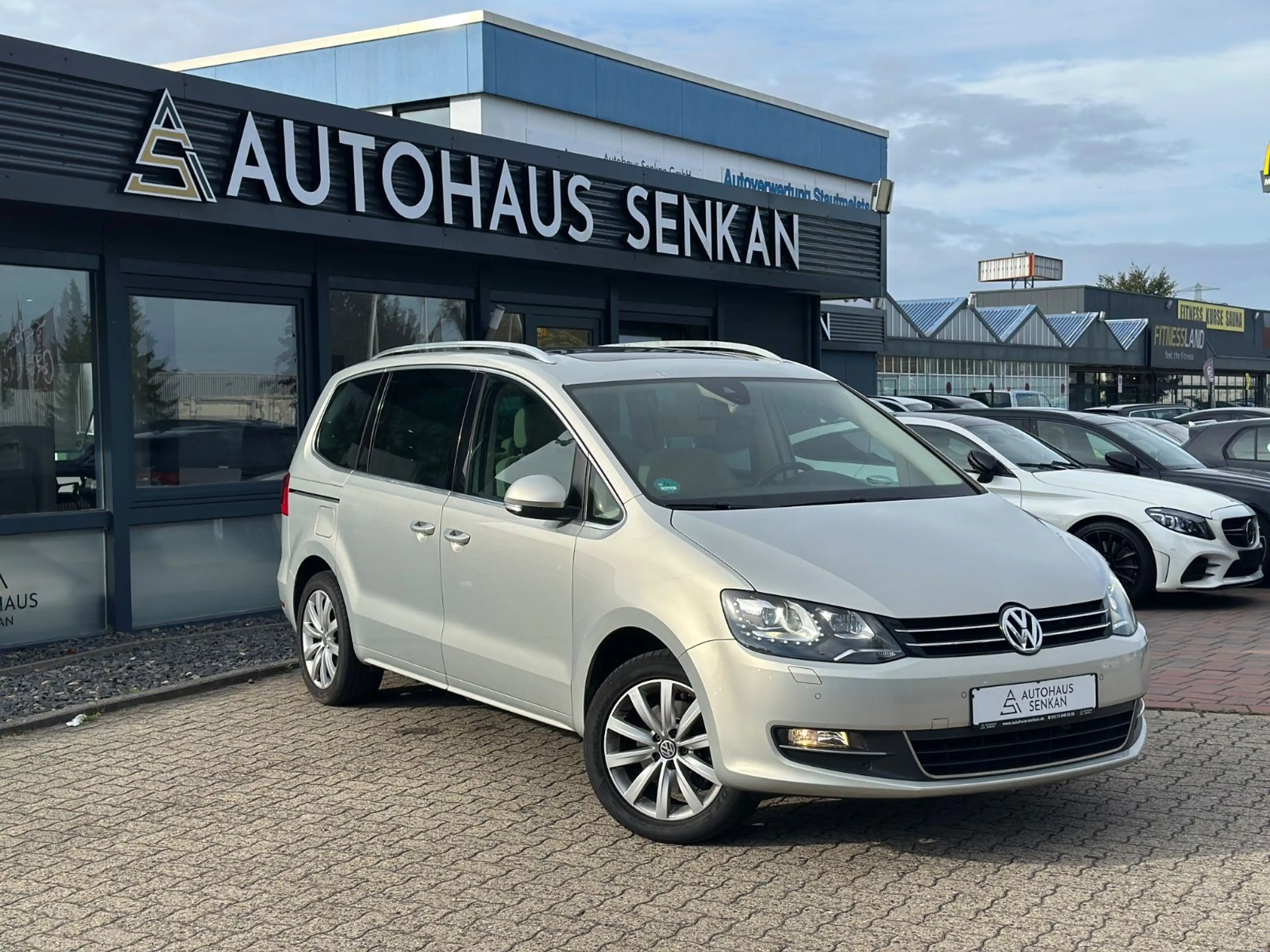 Volkswagen Sharan 2.0 TDI Highline 7S*PANO*AHK*RCAM*STANDH