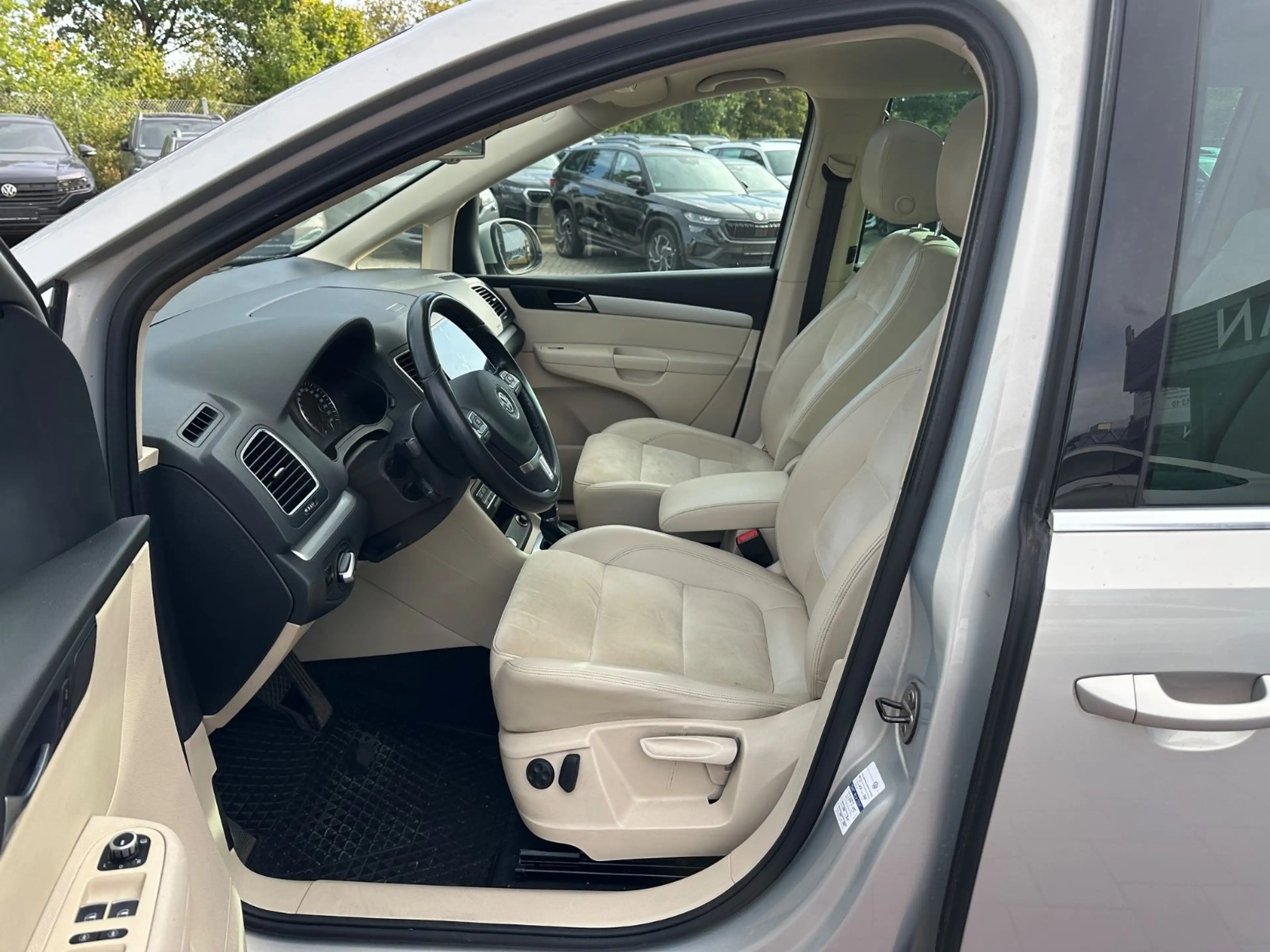 Volkswagen Sharan 2.0 TDI Highline 7S*PANO*AHK*RCAM*STANDH — photo 11