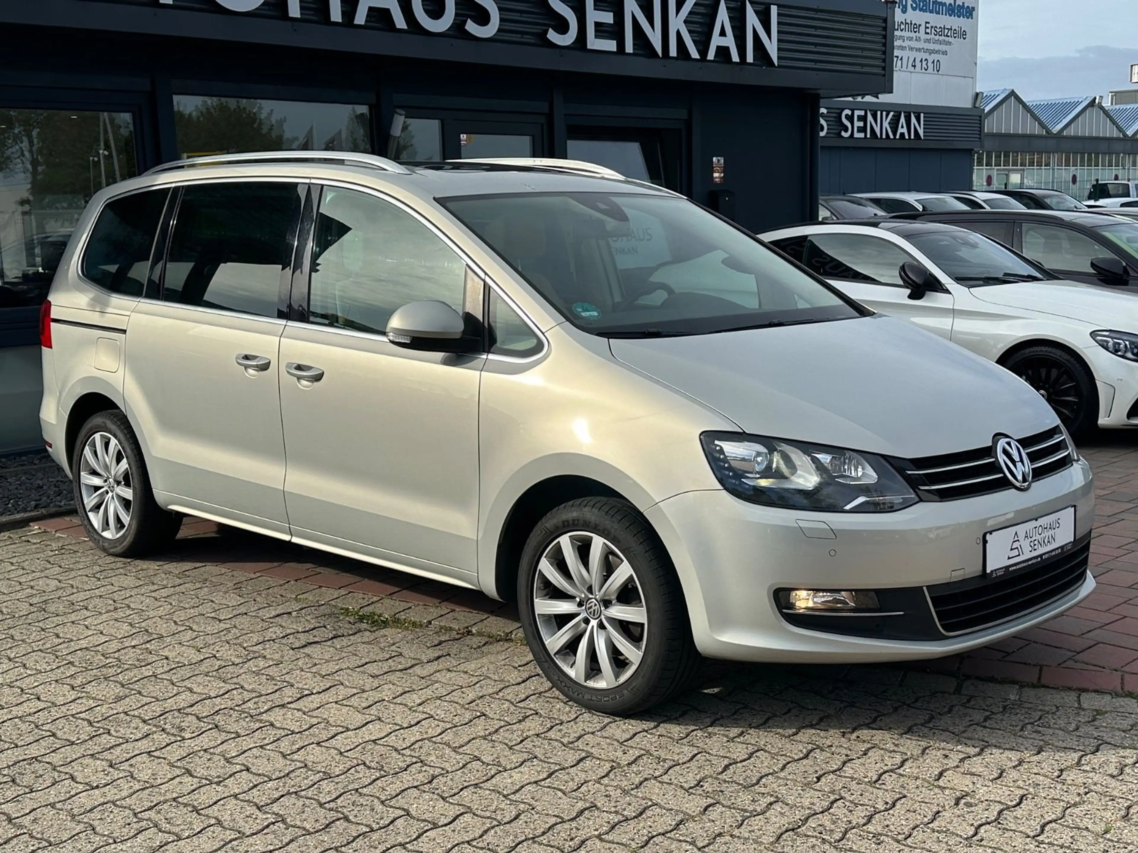 Volkswagen Sharan 2.0 TDI Highline 7S*PANO*AHK*RCAM*STANDH — photo 10