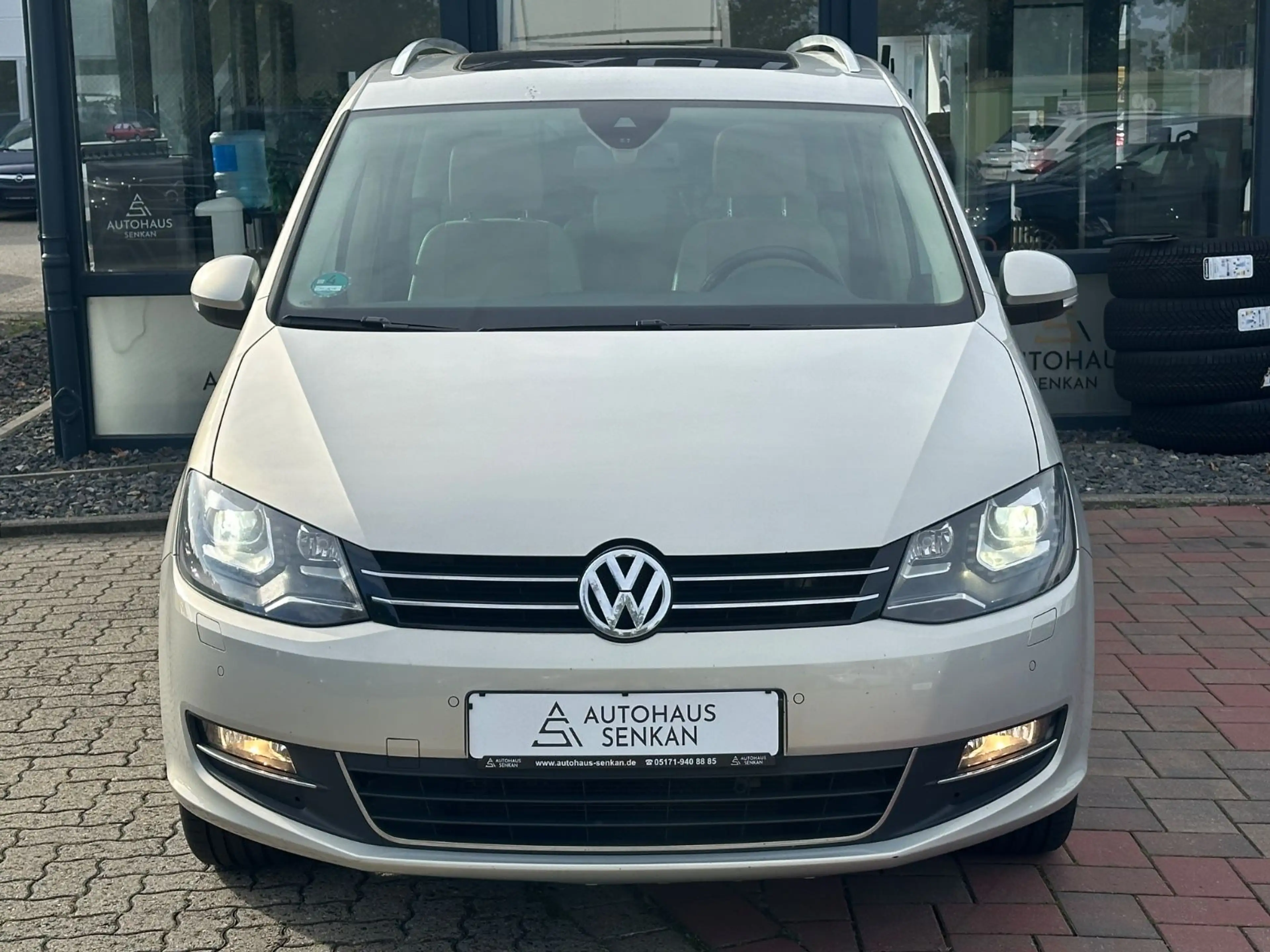 Volkswagen Sharan 2.0 TDI Highline 7S*PANO*AHK*RCAM*STANDH — photo 2