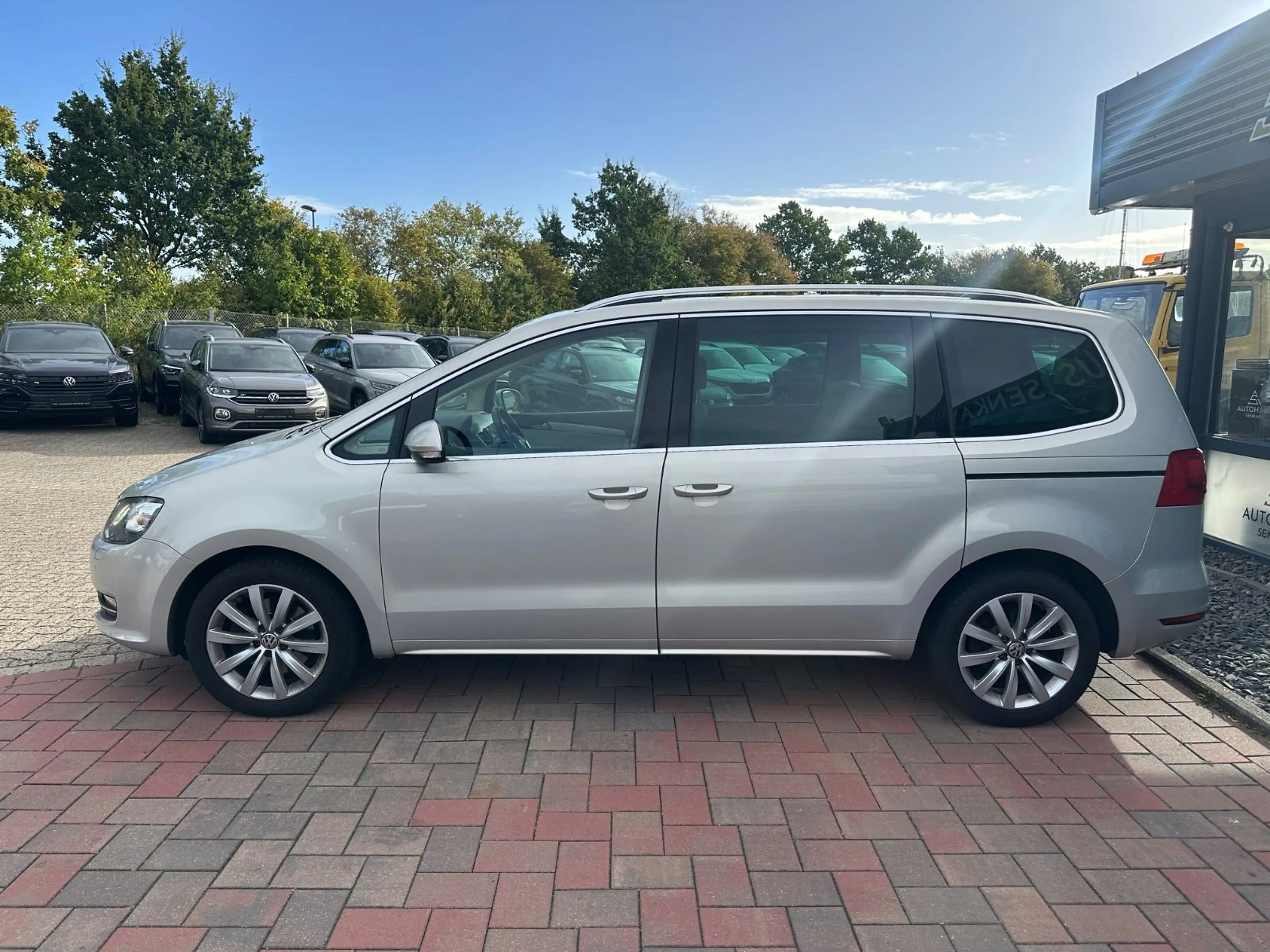 Volkswagen Sharan 2.0 TDI Highline 7S*PANO*AHK*RCAM*STANDH — photo 4