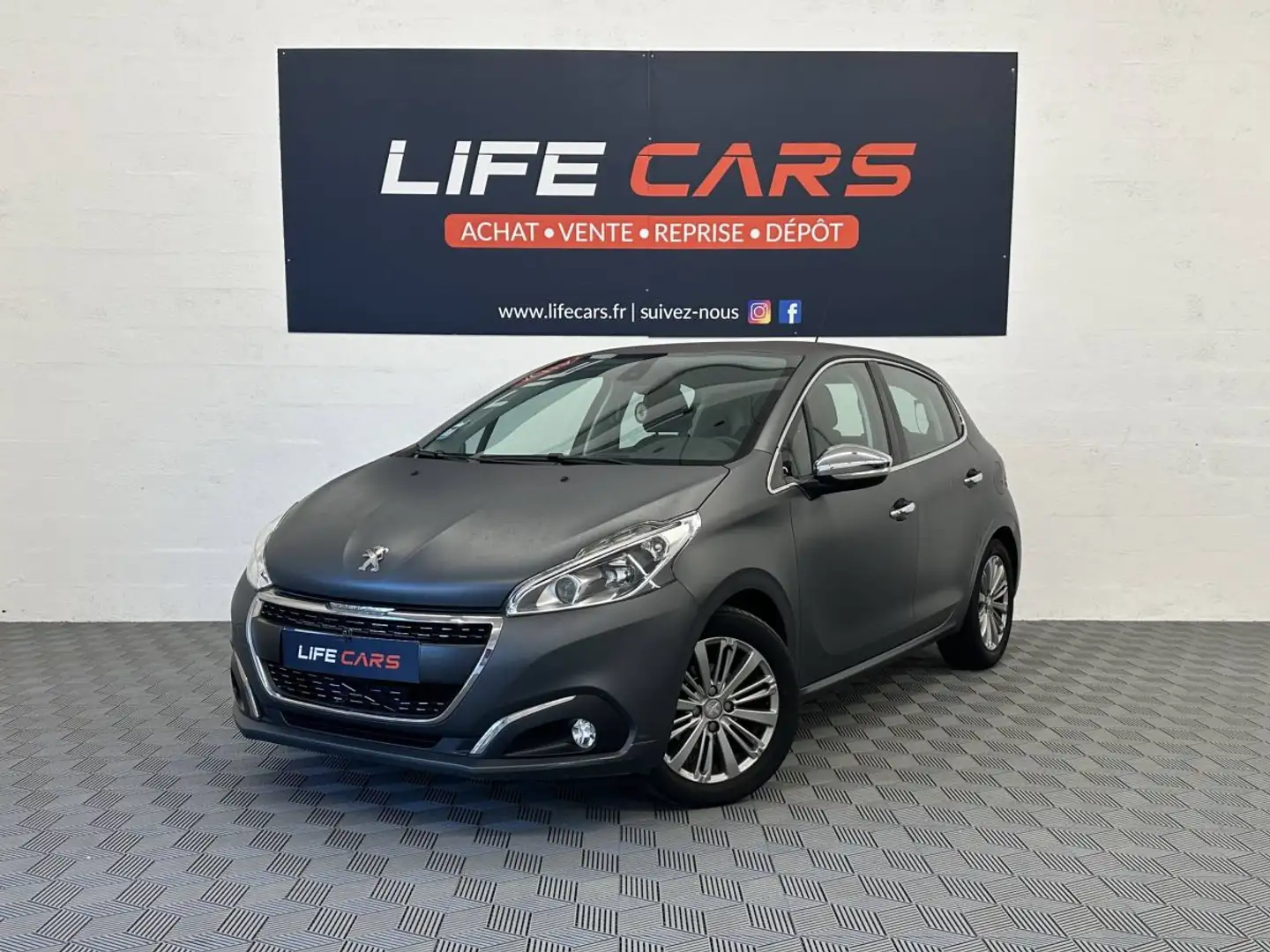 Peugeot 208 1.2 PureTech 110ch EAT6 2ème main 2016 Entretien à jour Gris - 1