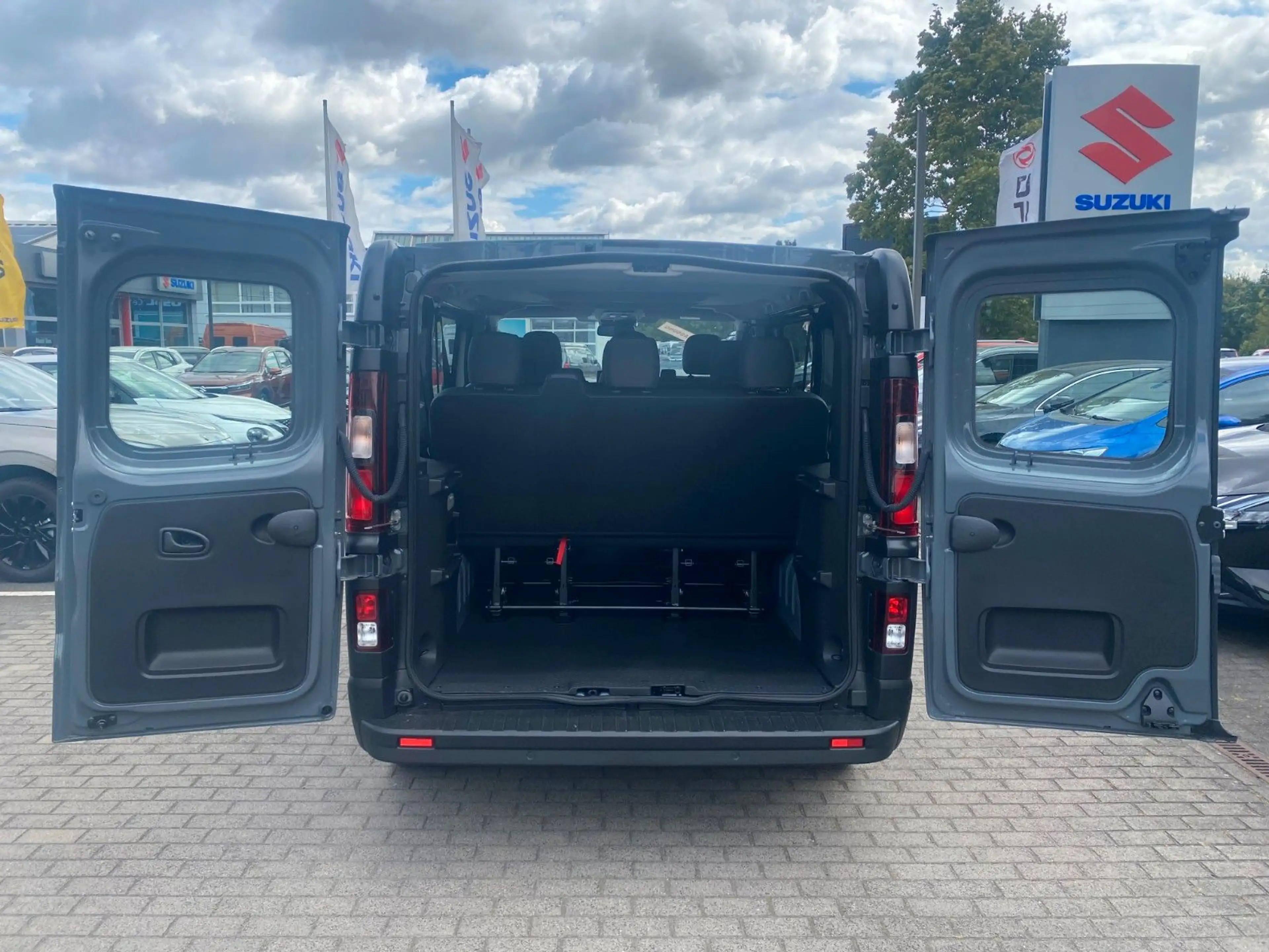 Nissan Primastar Kombi/9-Sitzer/N-Connecta — photo 7