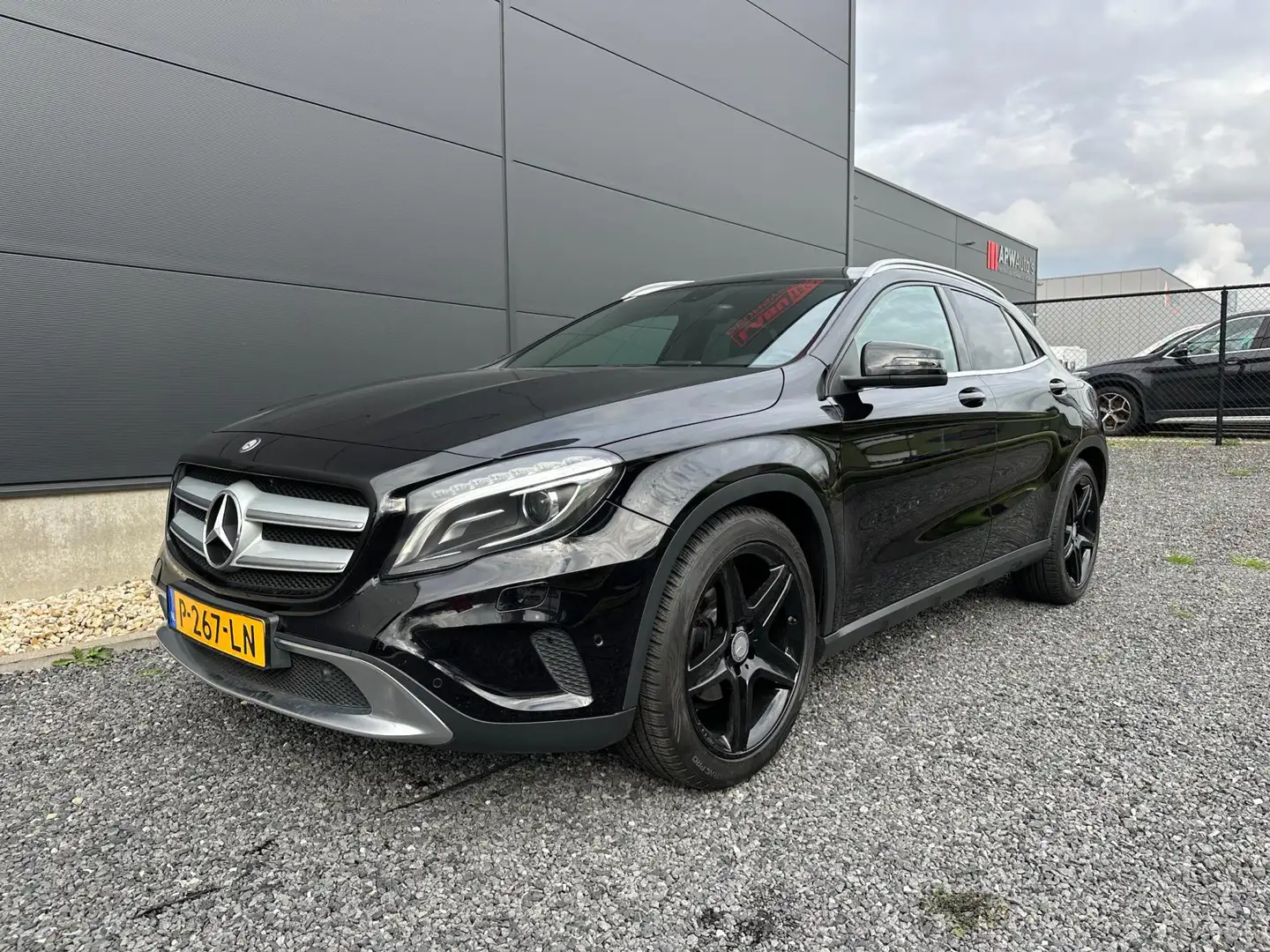 Mercedes-Benz GLA 200 Edition 1 Navi | Gedeeltelijk Leder | Stoelverwarm Zwart - 2