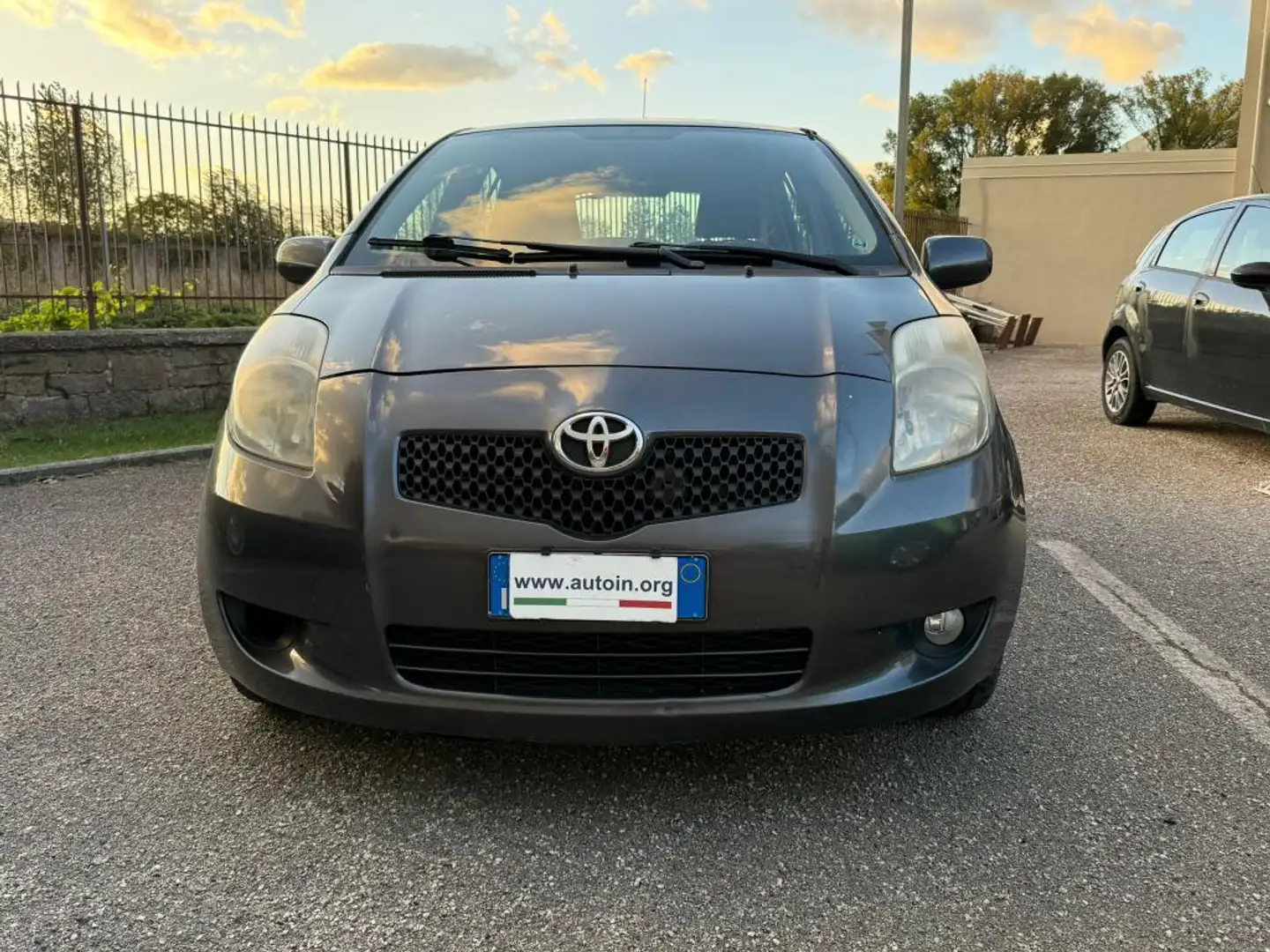 Toyota Yaris Yaris 5p 1.4 d-4d Navy Grigio - 2