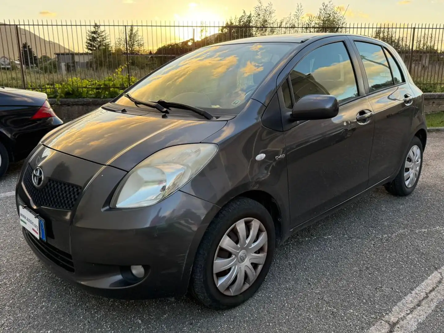 Toyota Yaris Yaris 5p 1.4 d-4d Navy Grigio - 1