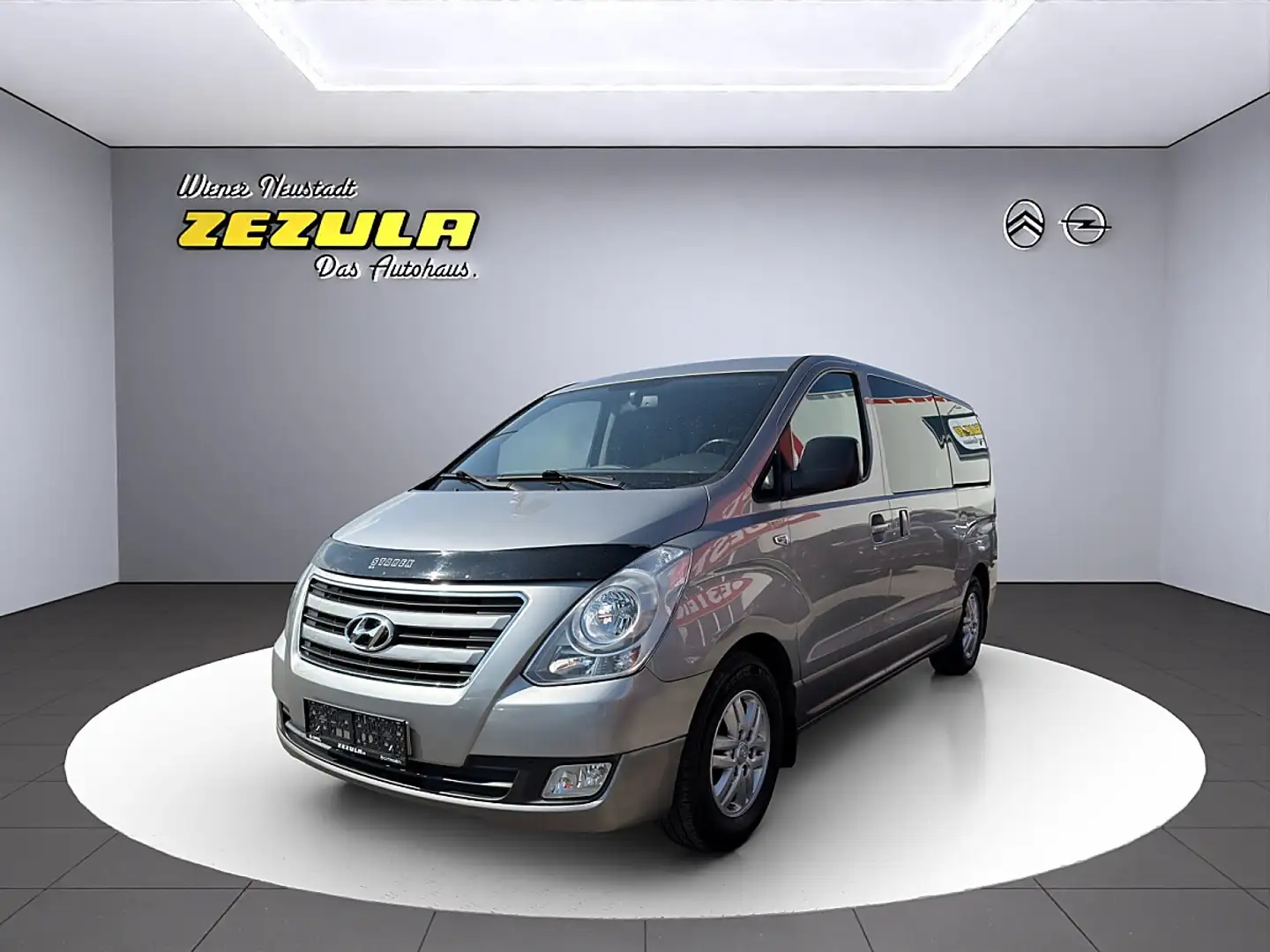 Hyundai Starex 2,5 CRDi Comfort Aut. Silber - 1