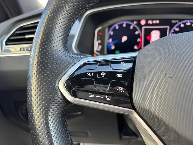 Volkswagen Tiguan view 21