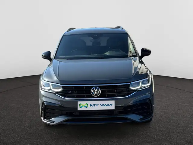 Volkswagen Tiguan view 3