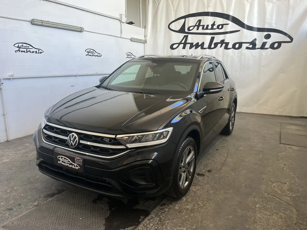 Volkswagen T-Roc T-Roc 1.0 tsi R-Line 110cv TUA DA 249,00 AL MESE — photo 1 of 15