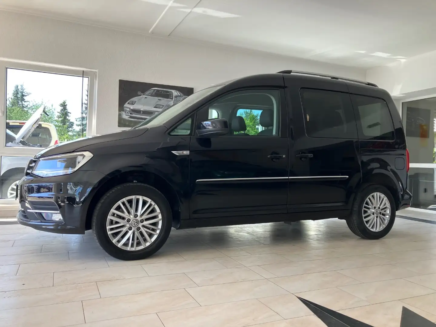 Volkswagen Caddy 1.4 TSI Highline DSG Front Assist Schwarz - 2