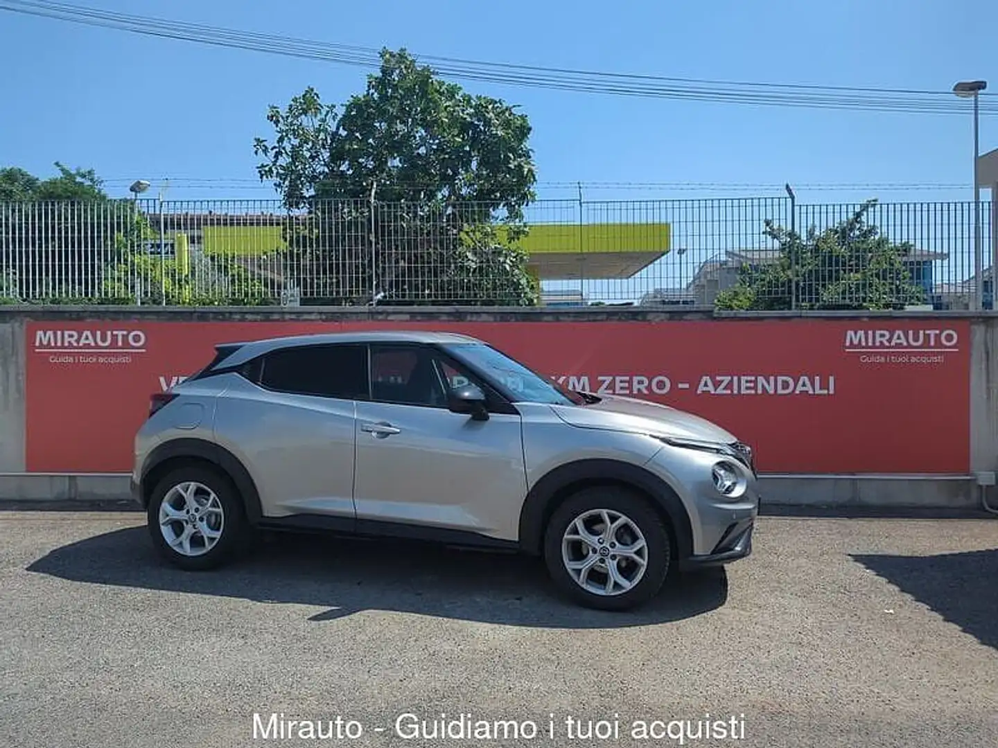 Nissan Juke 2ª serie Juke 1.0 DIG-T 114 CV Acenta srebrna - 1