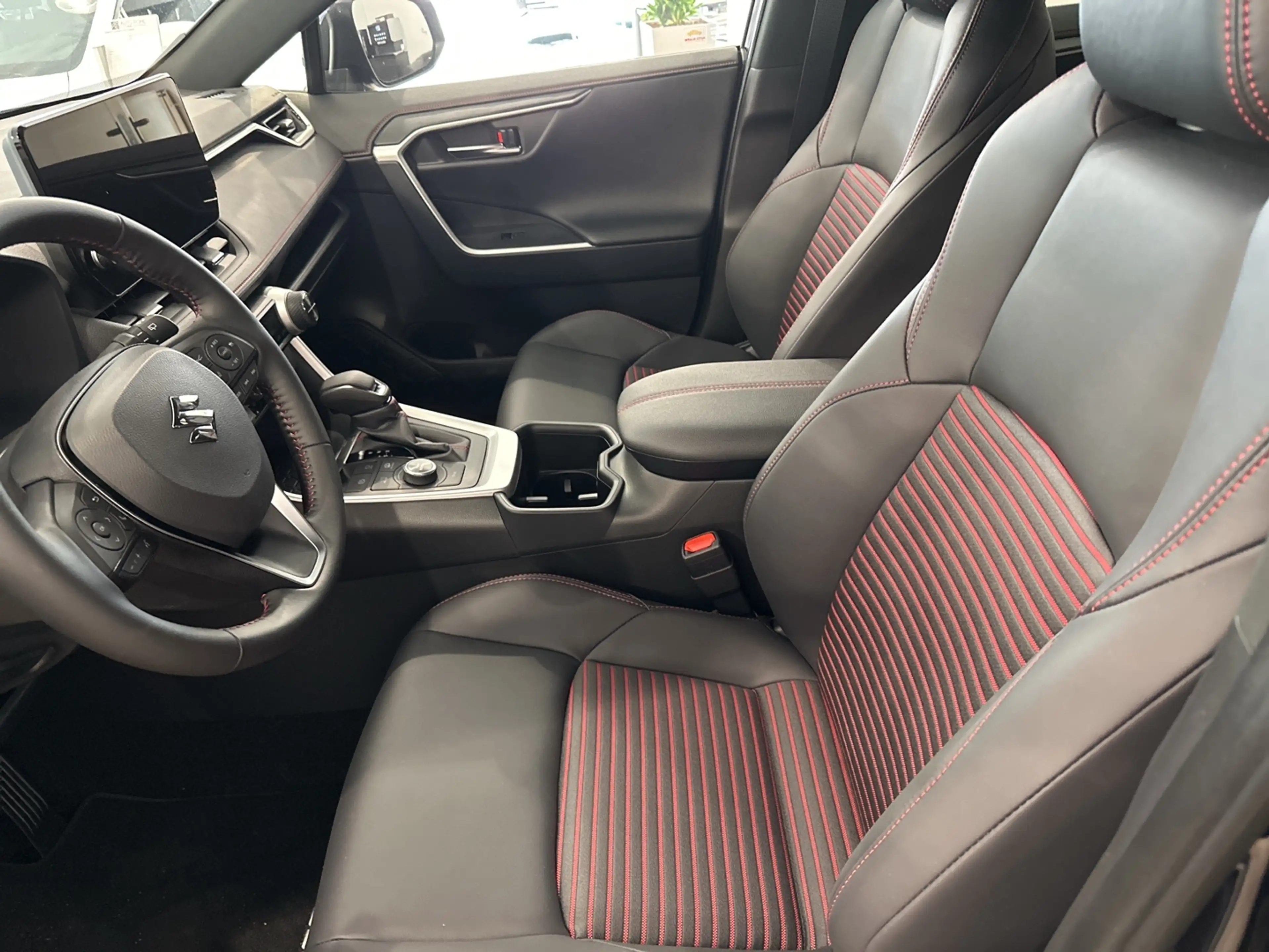 Suzuki Across Plug-in Hybrid Comfort+ — photo 9