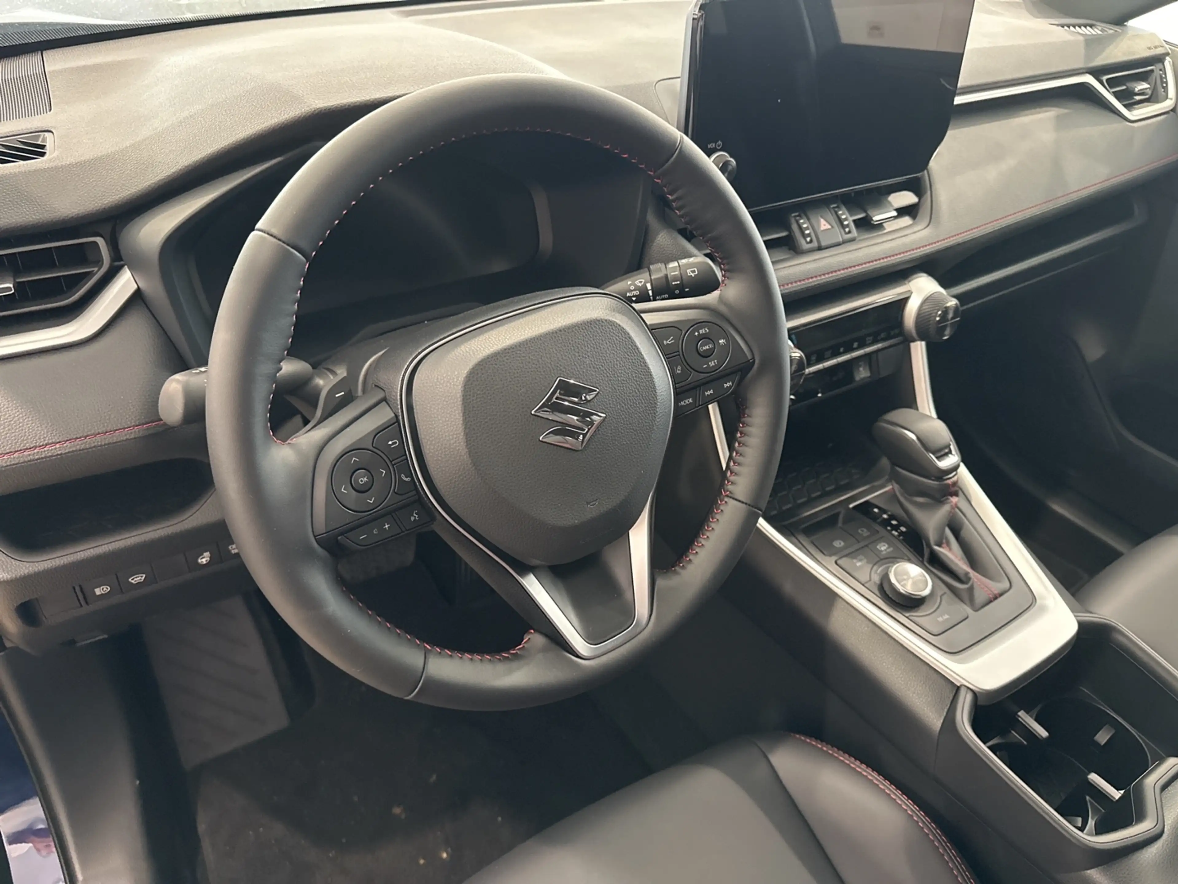 Suzuki Across Plug-in Hybrid Comfort+ — photo 11