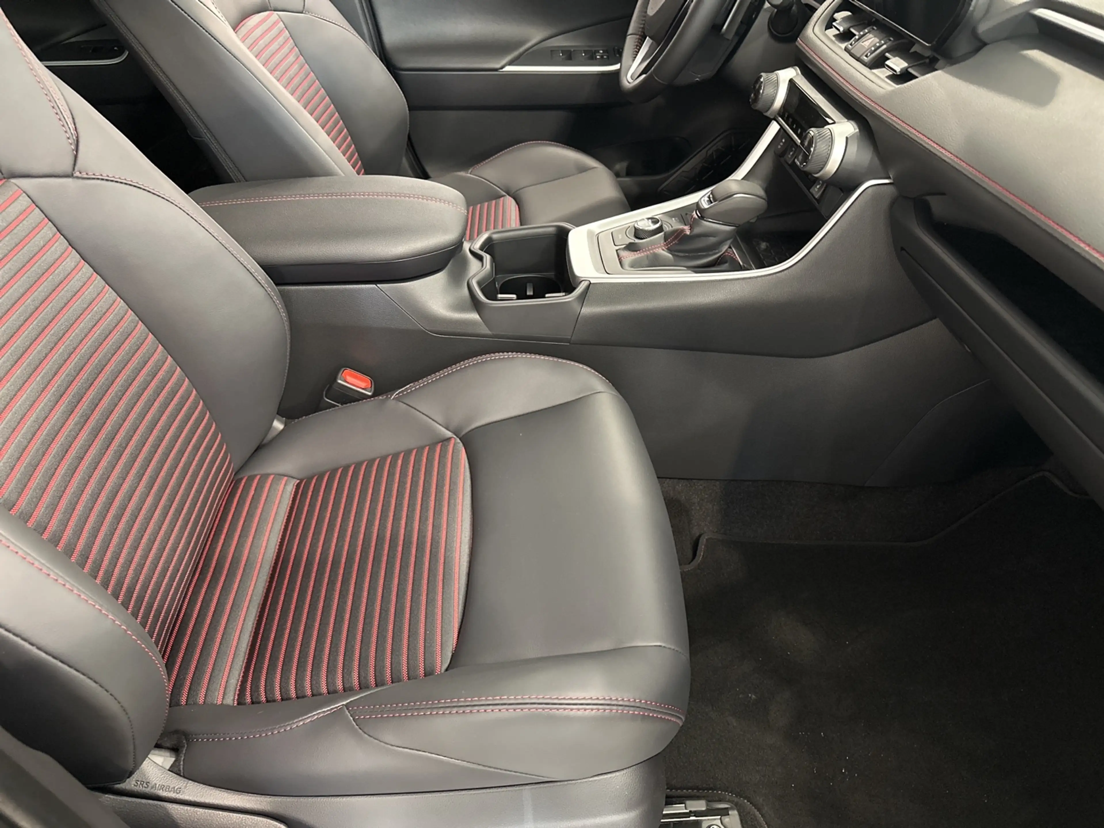 Suzuki Across Plug-in Hybrid Comfort+ — photo 14